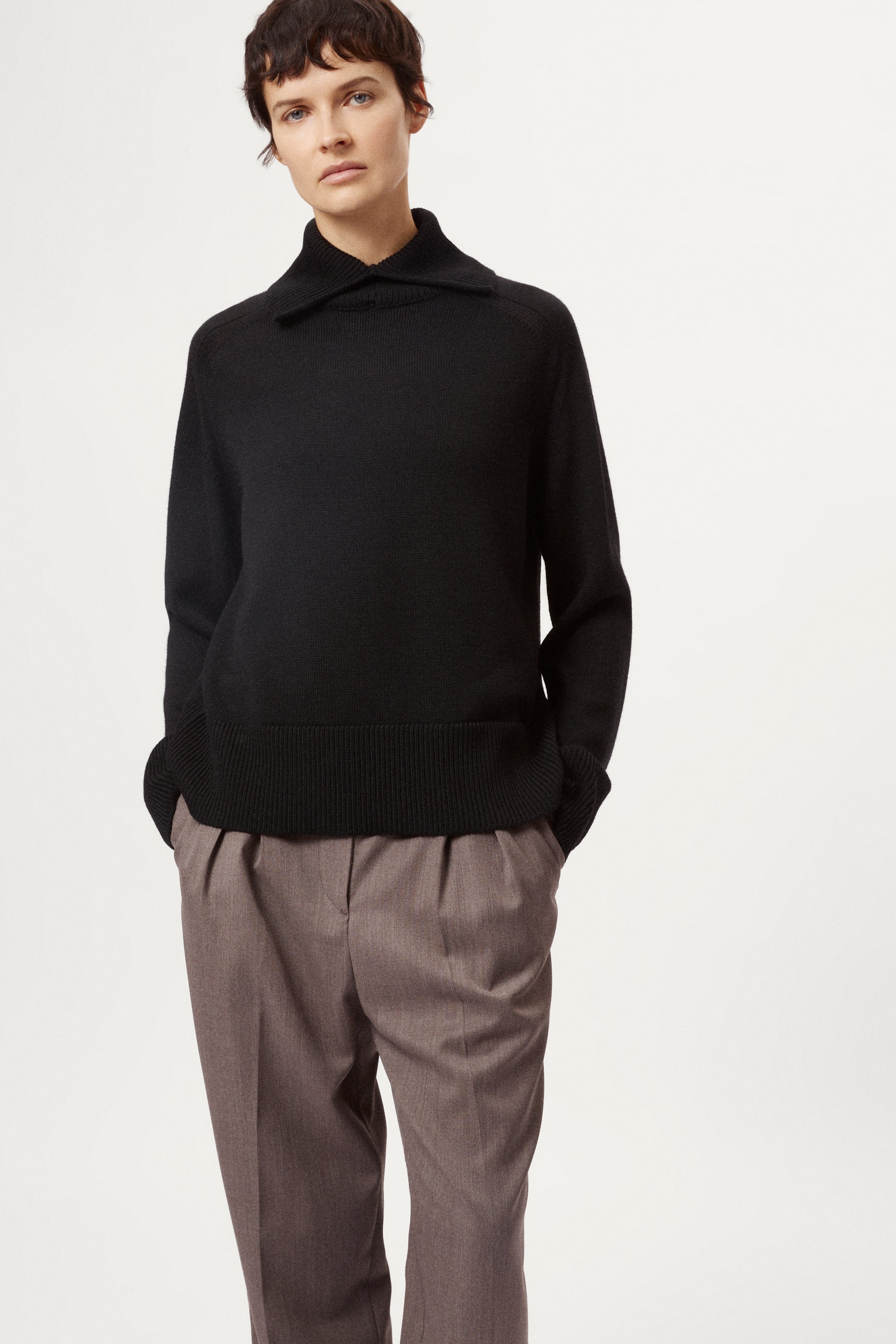 The Merino Wool Boxy with special High Neck black