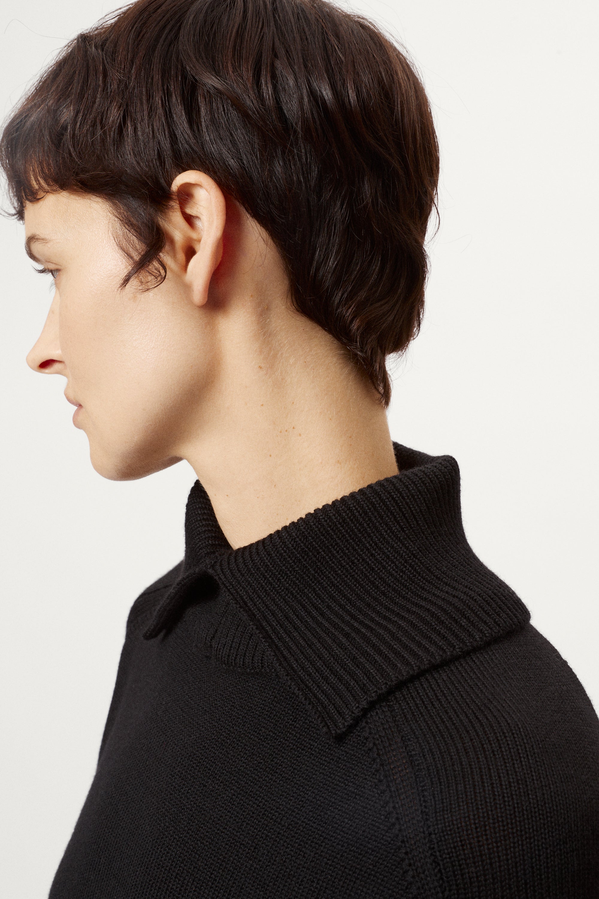 The Merino Wool Boxy with special High Neck black