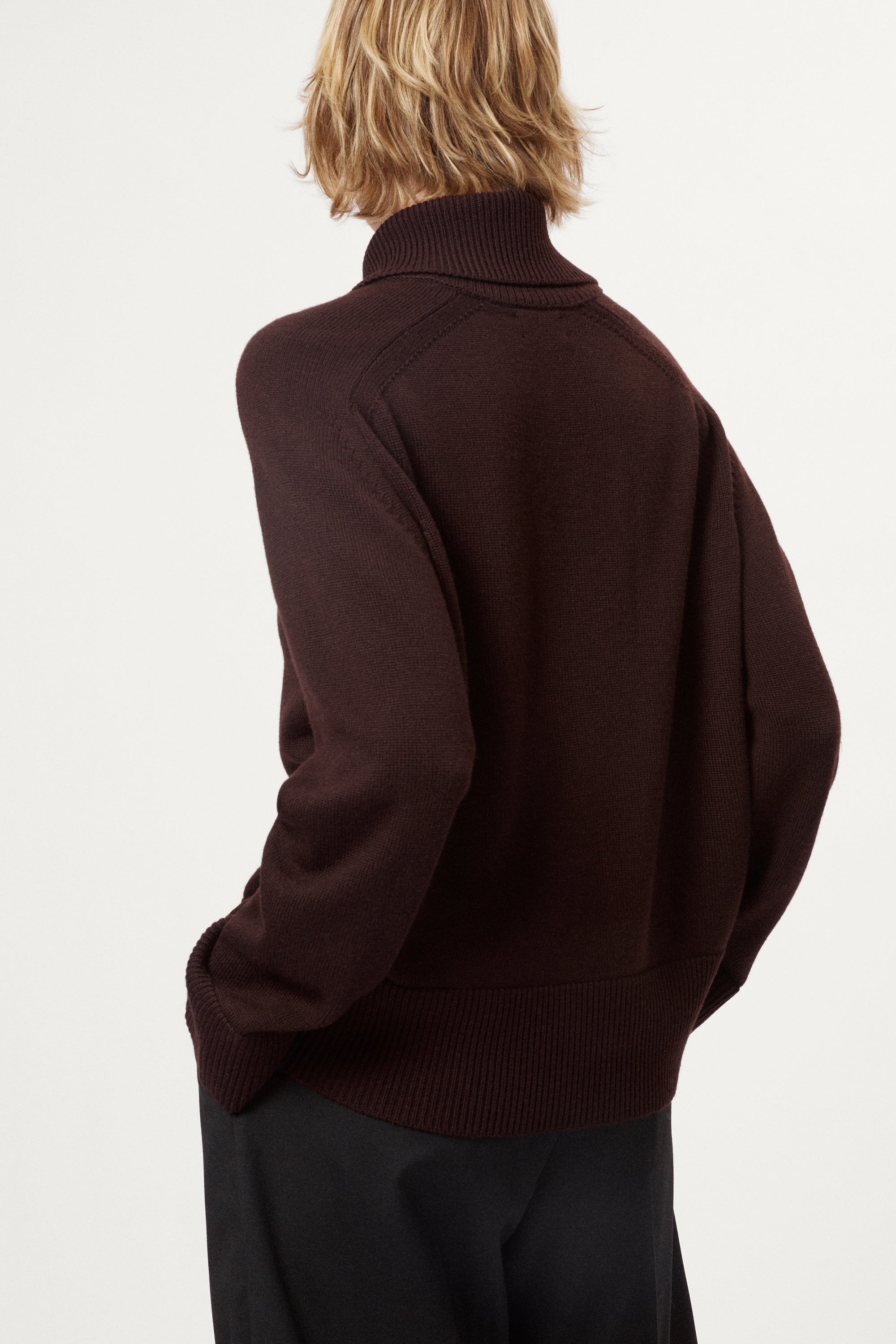 The Merino Wool Boxy with special High Neck - brown