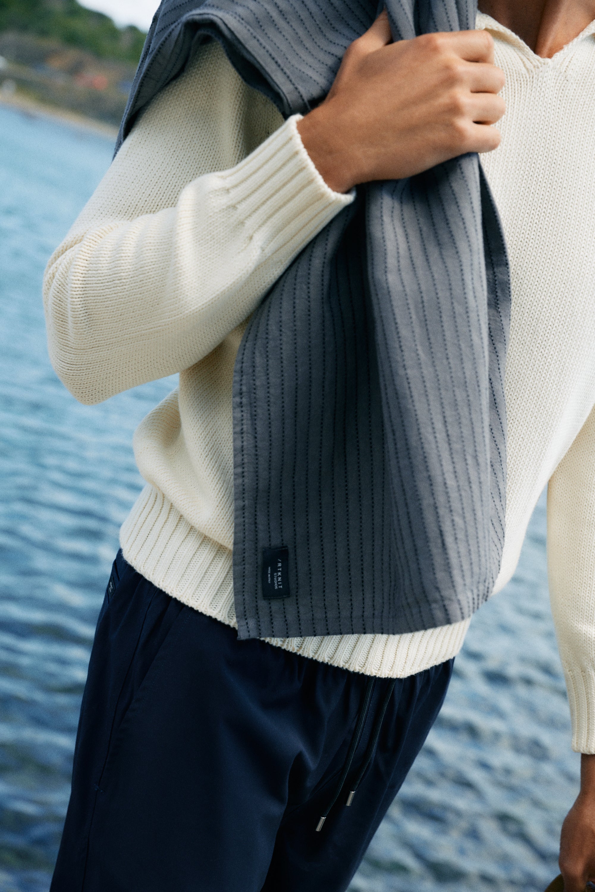 The Pure Linen Beach Towel dark grey