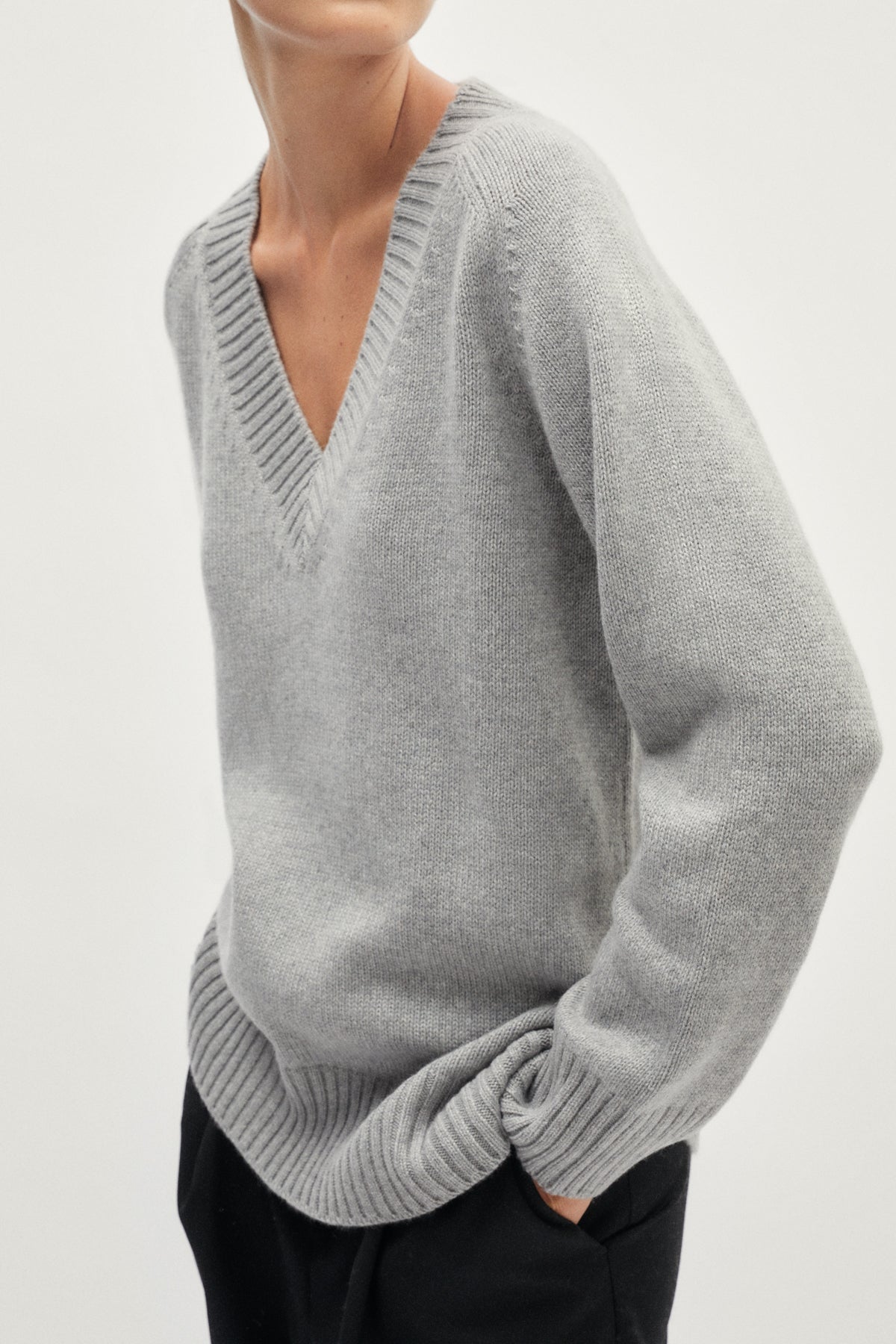 The ReCashmere V Neck - grey