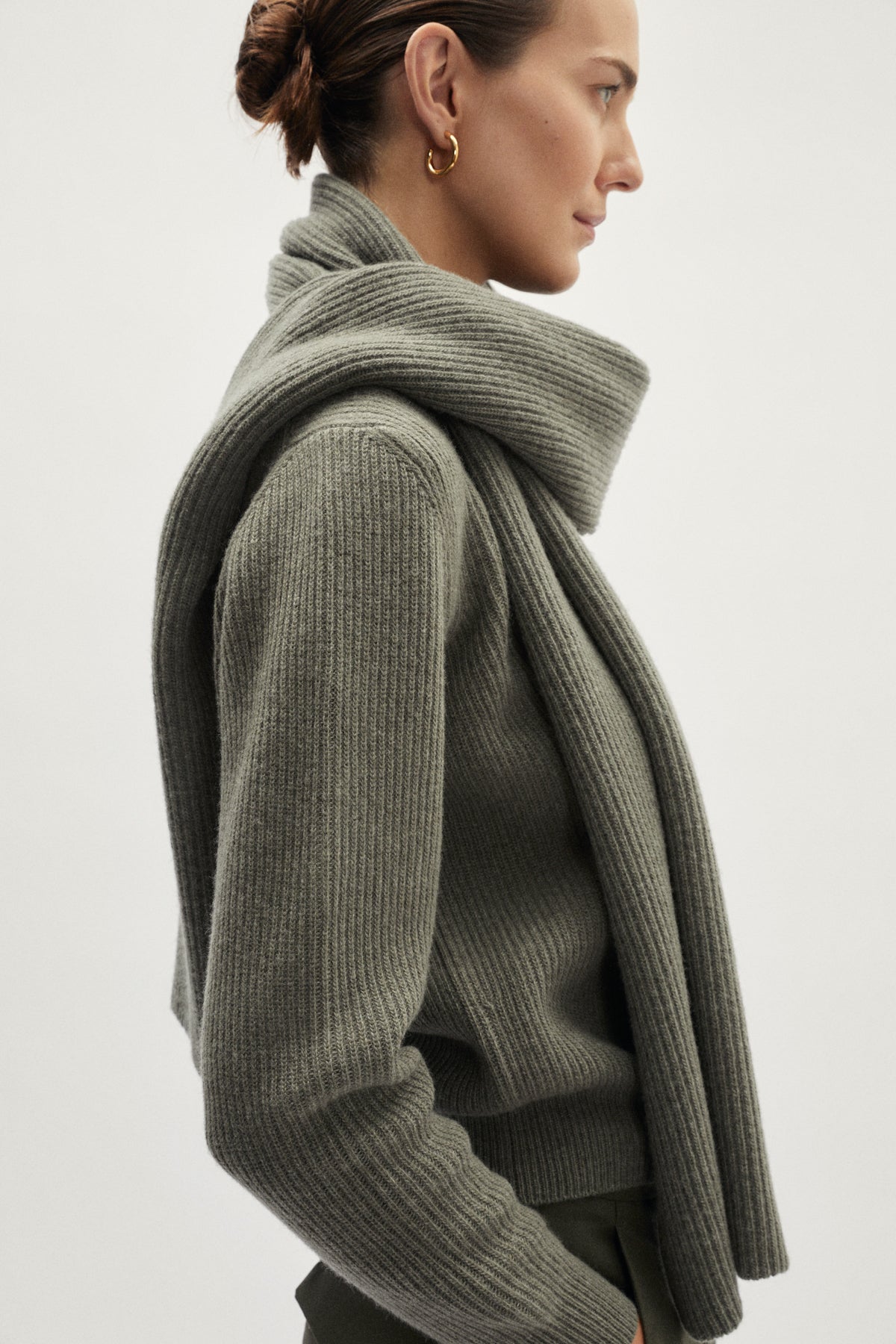 The Woolen Ribbed Scarf - green