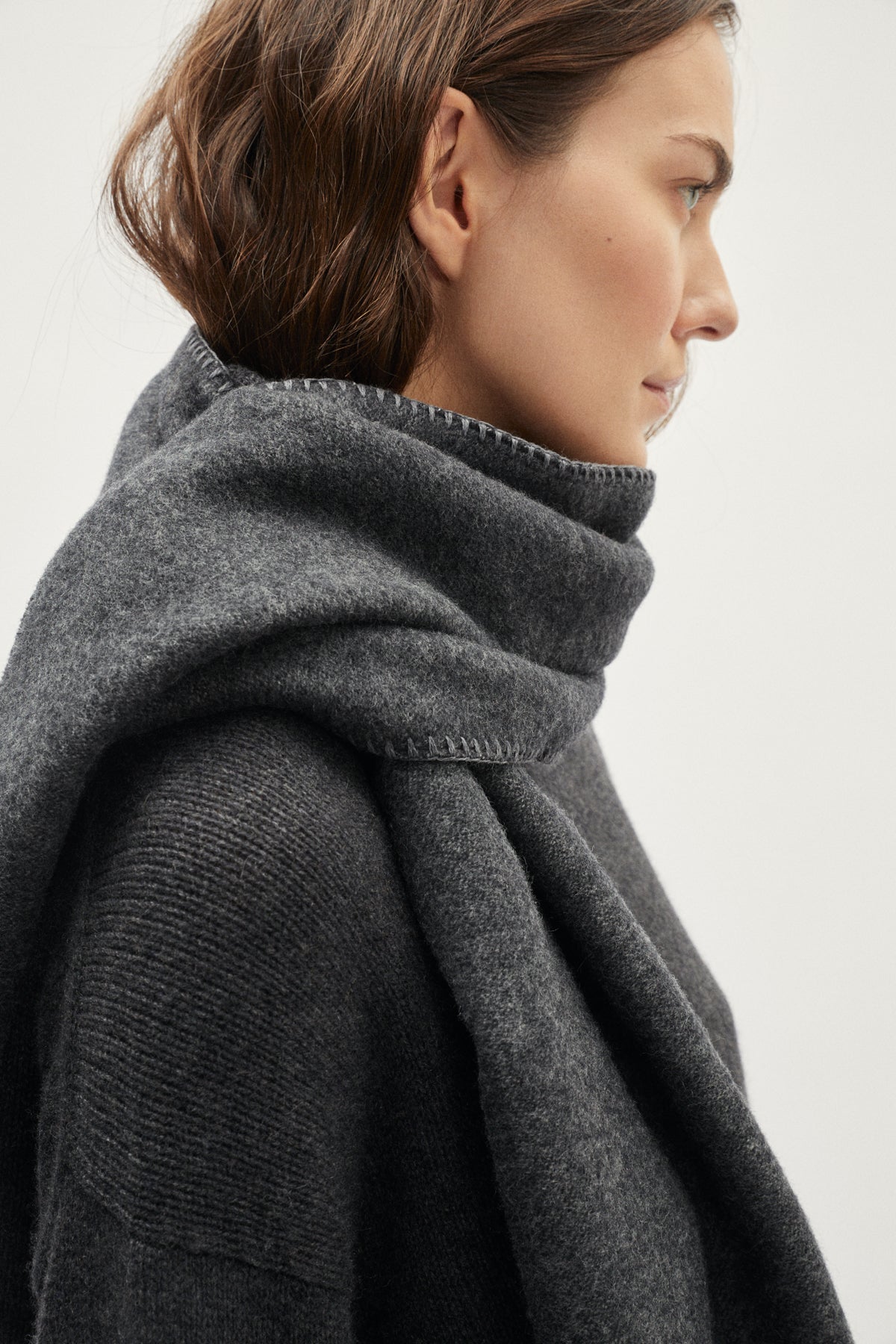 The Woolen Scarf - grey