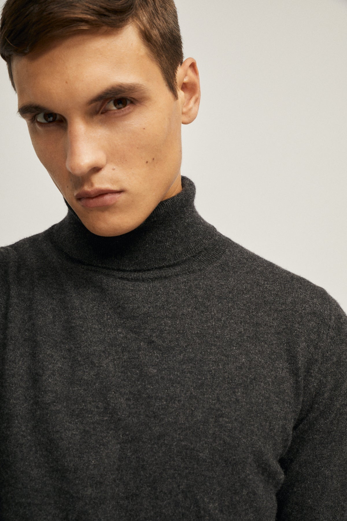 the cashmere roll neck sweater charcoal grey