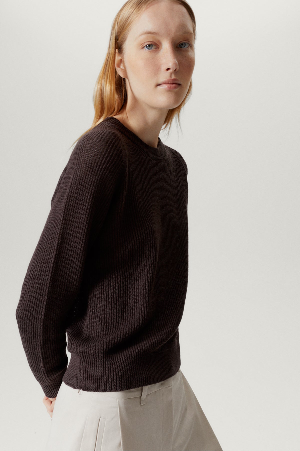 the linen cotton ribbed sweater brown