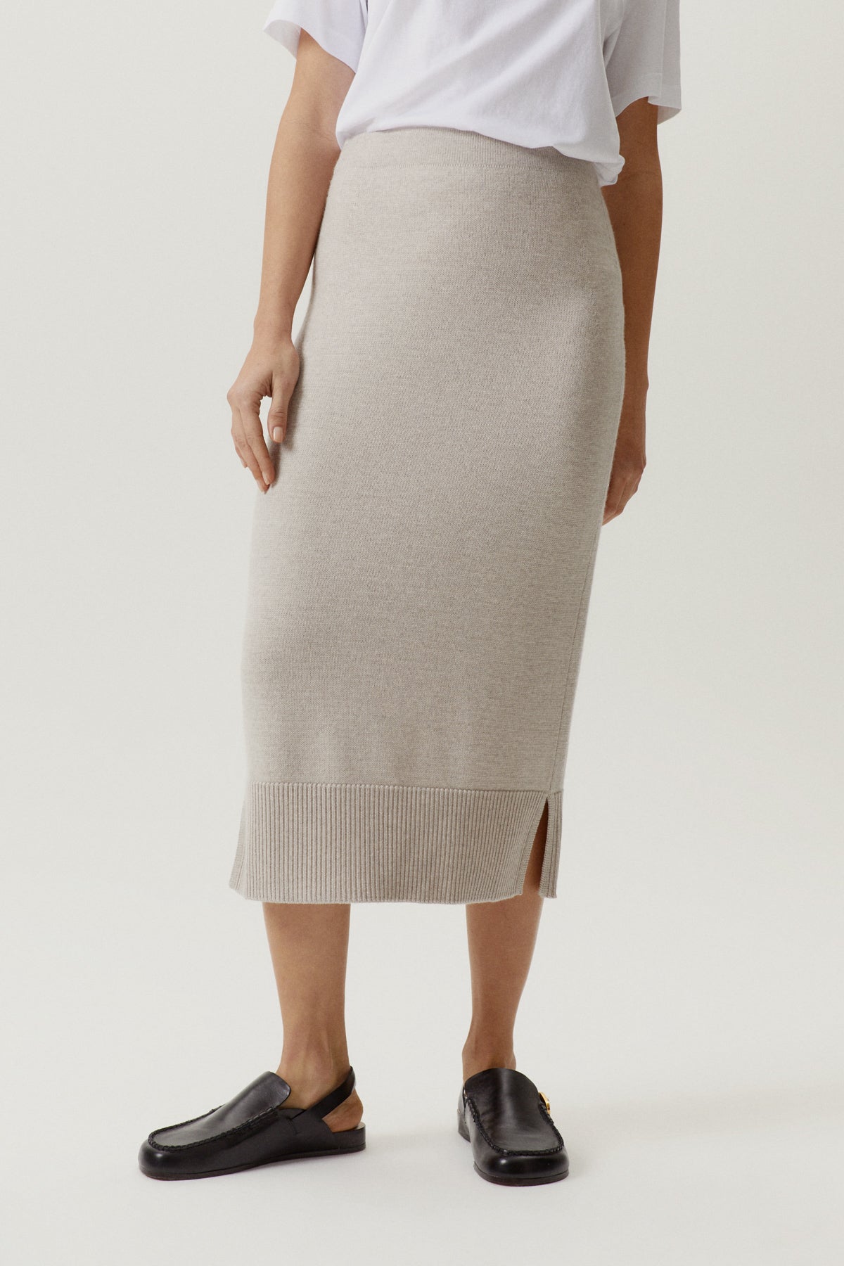 the merino wool skirt greige