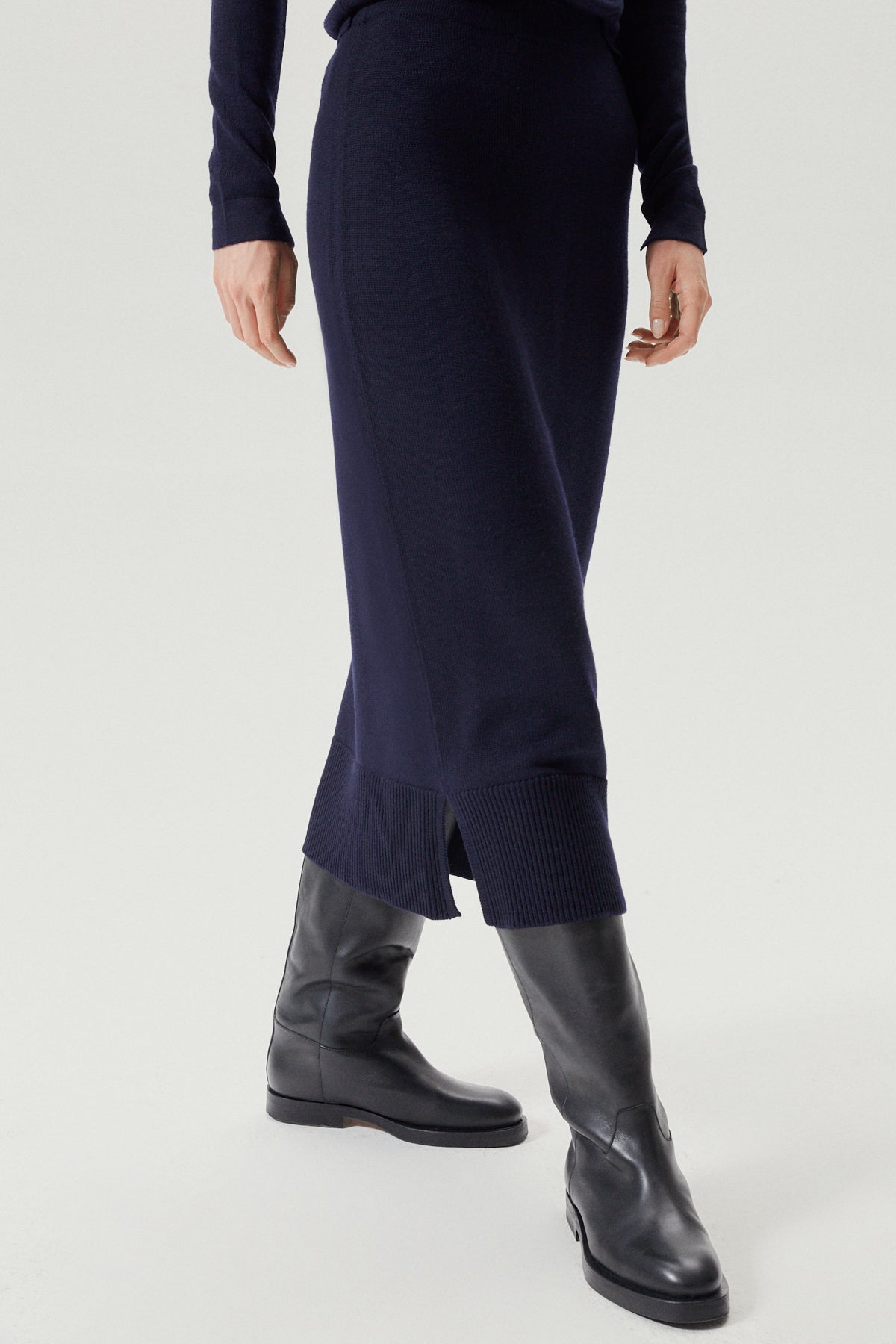 the merino wool skirt oxford blue