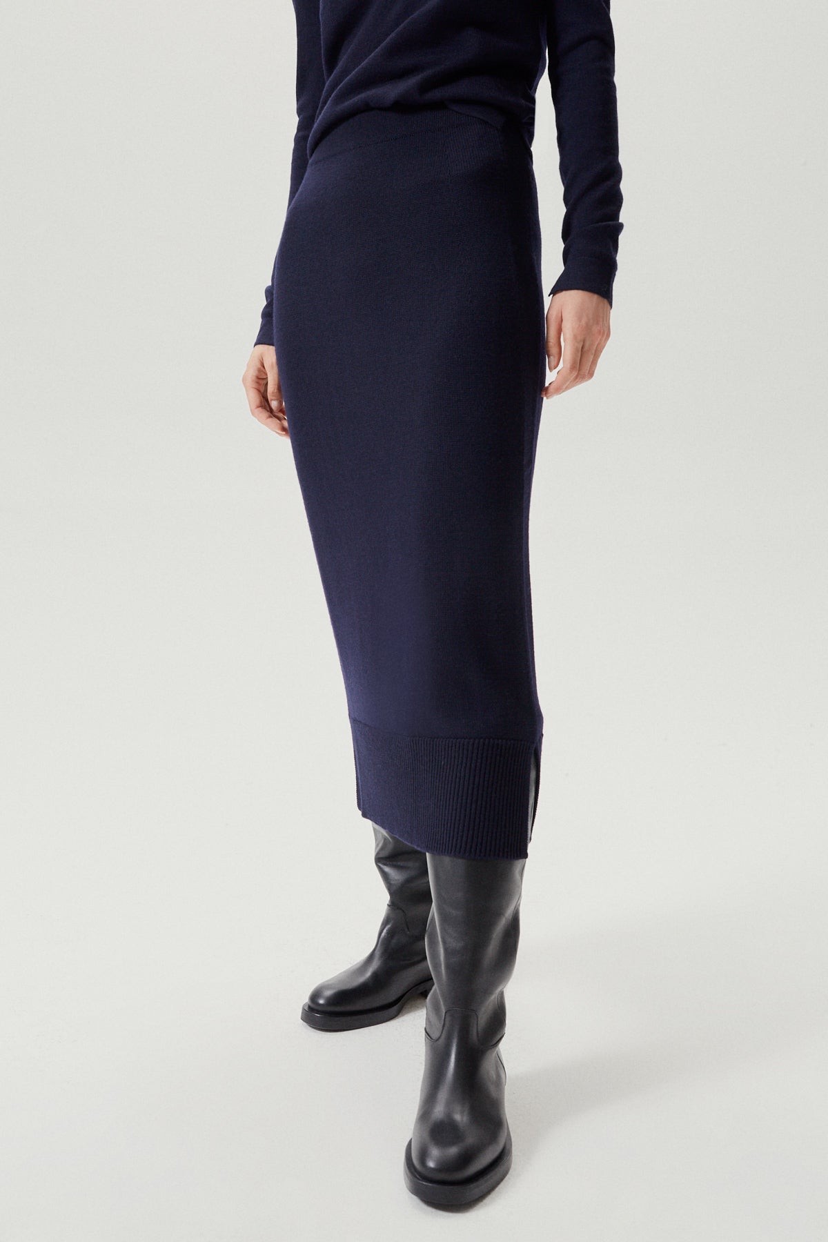 the merino wool skirt oxford blue