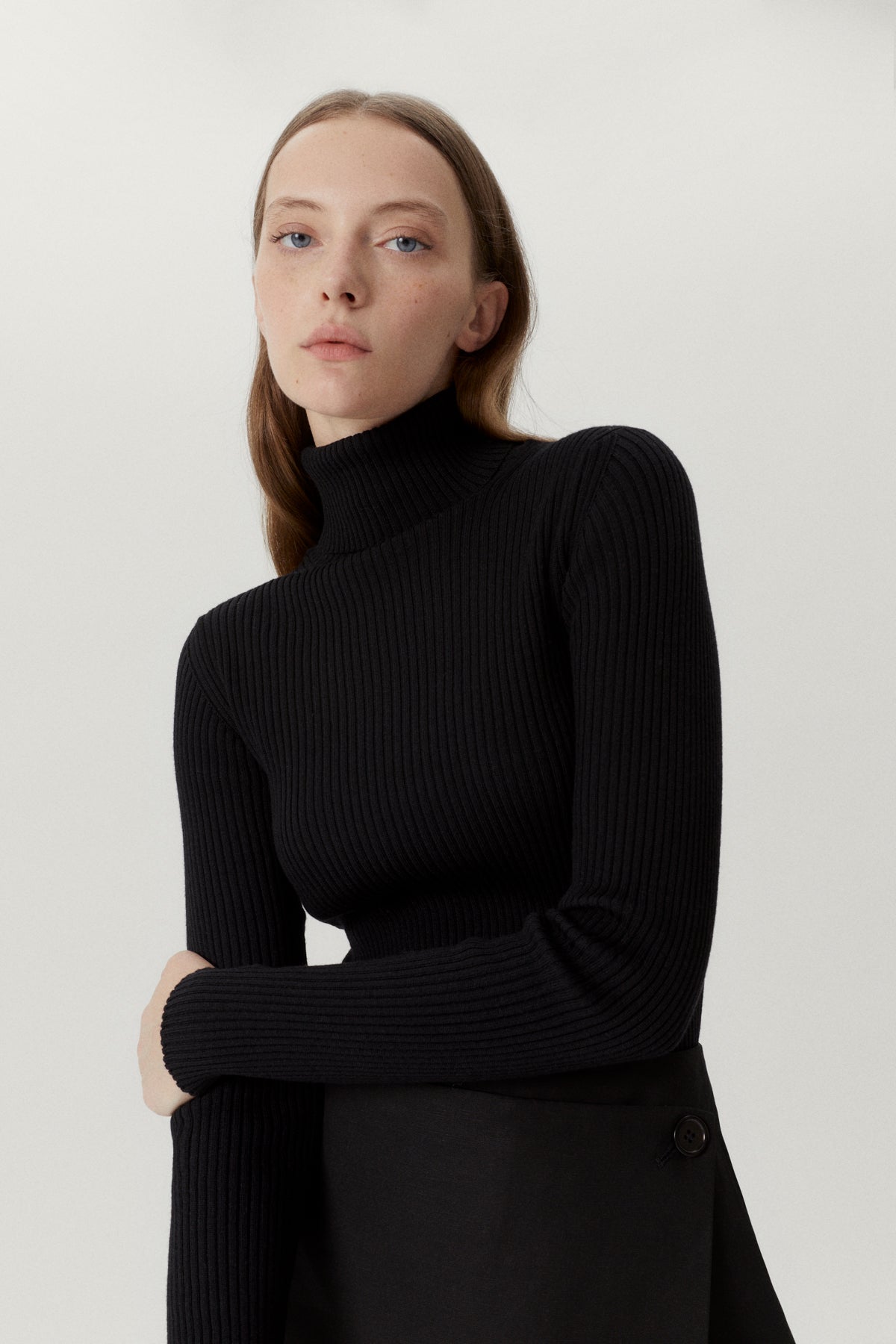 the merino wool ribbed roll neck black