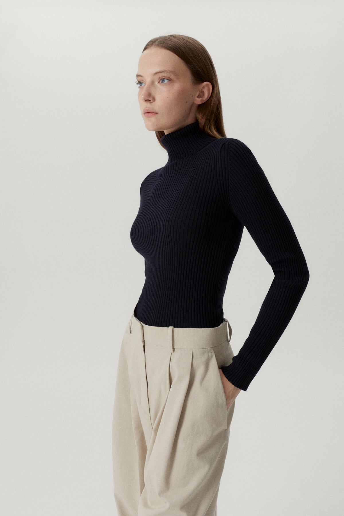 the merino wool ribbed roll neck oxford blue