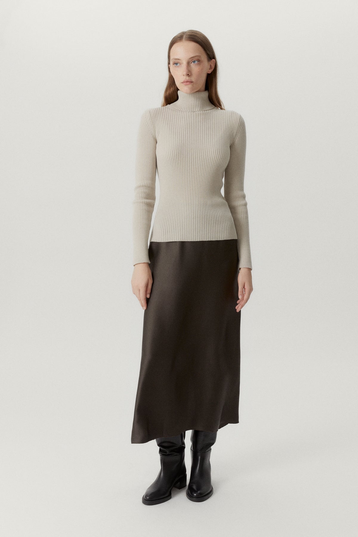 the merino wool ribbed roll neck pearl