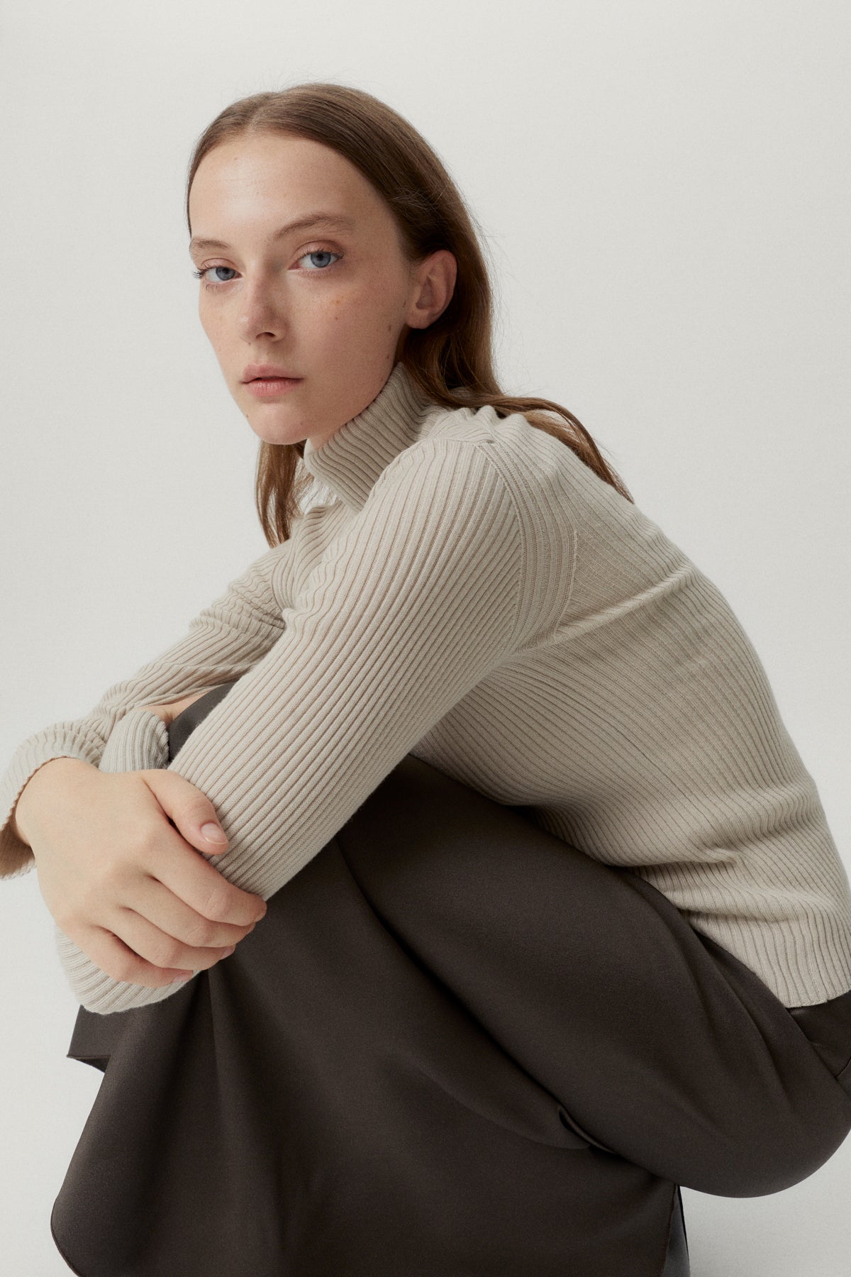 the merino wool ribbed roll neck pearl