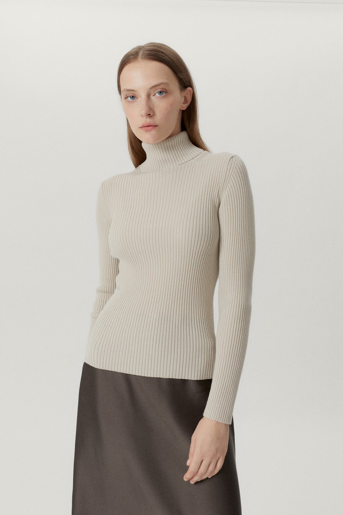 the merino wool ribbed roll neck pearl