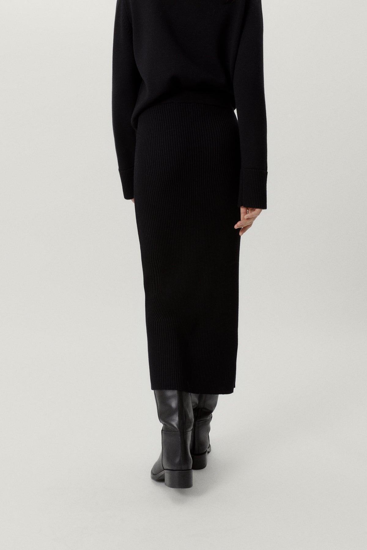 the merino wool ribbed skirt black