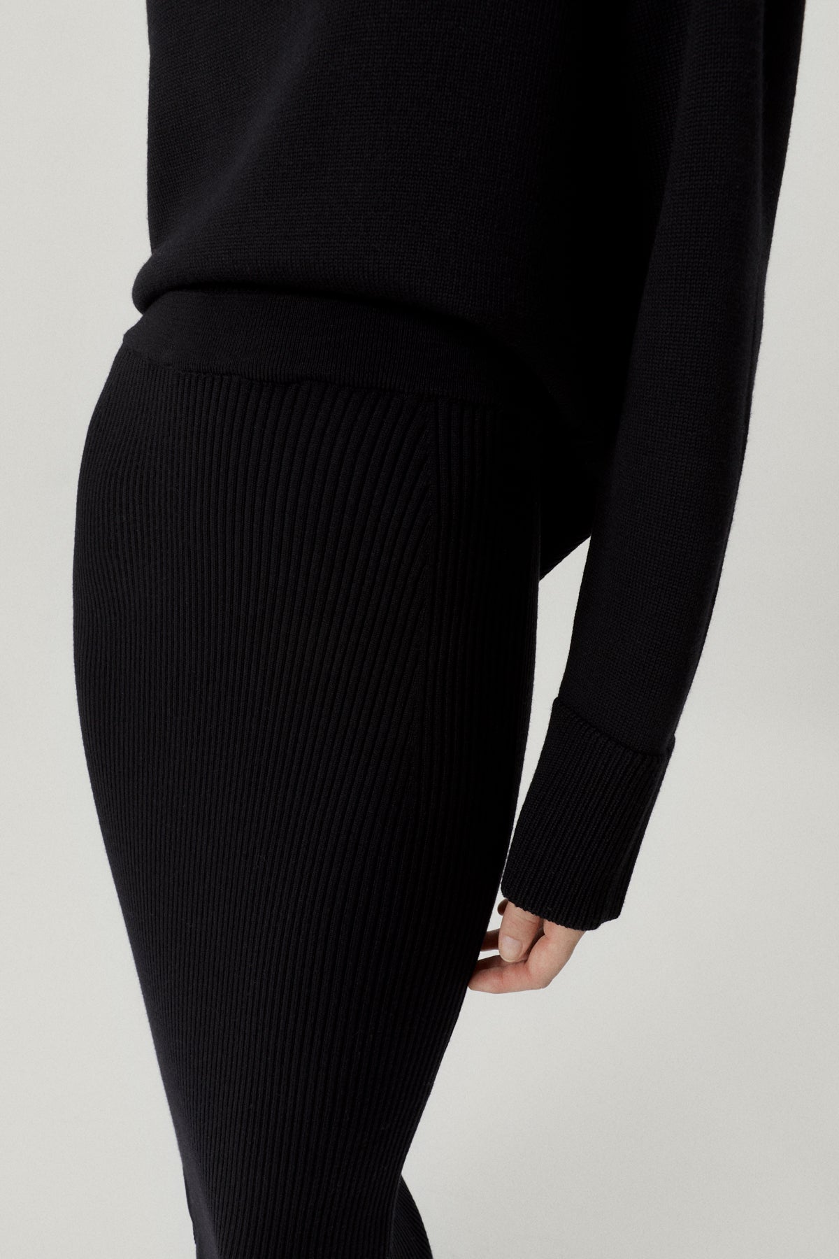 the merino wool ribbed skirt black