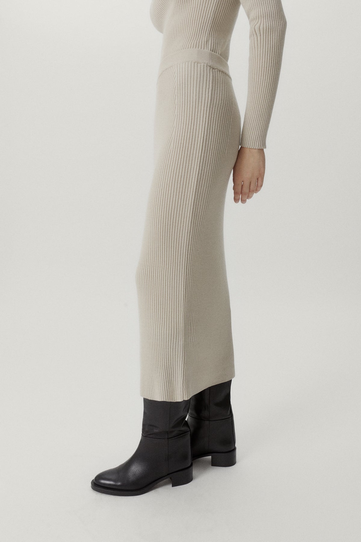 the merino wool ribbed skirt pearl