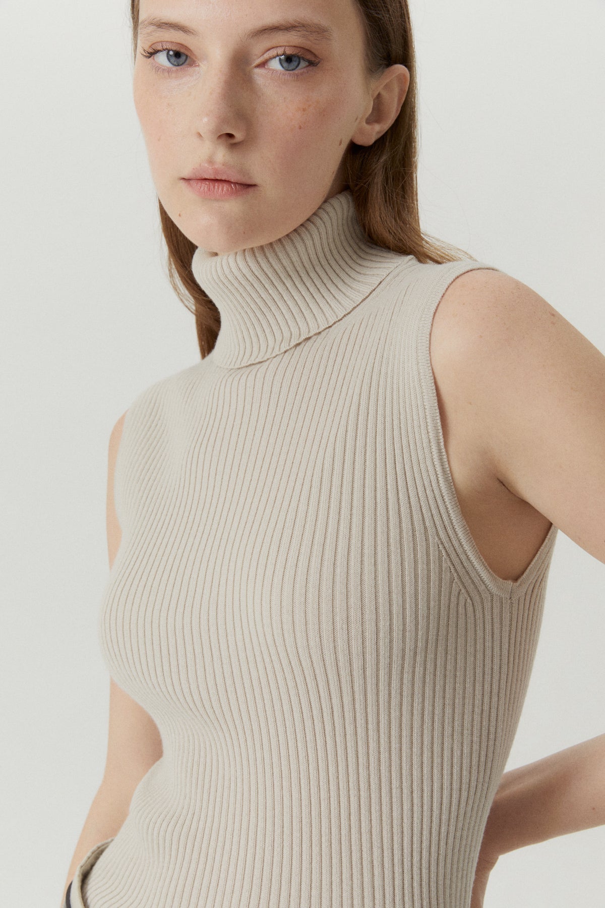 the merino wool roll neck top pearl