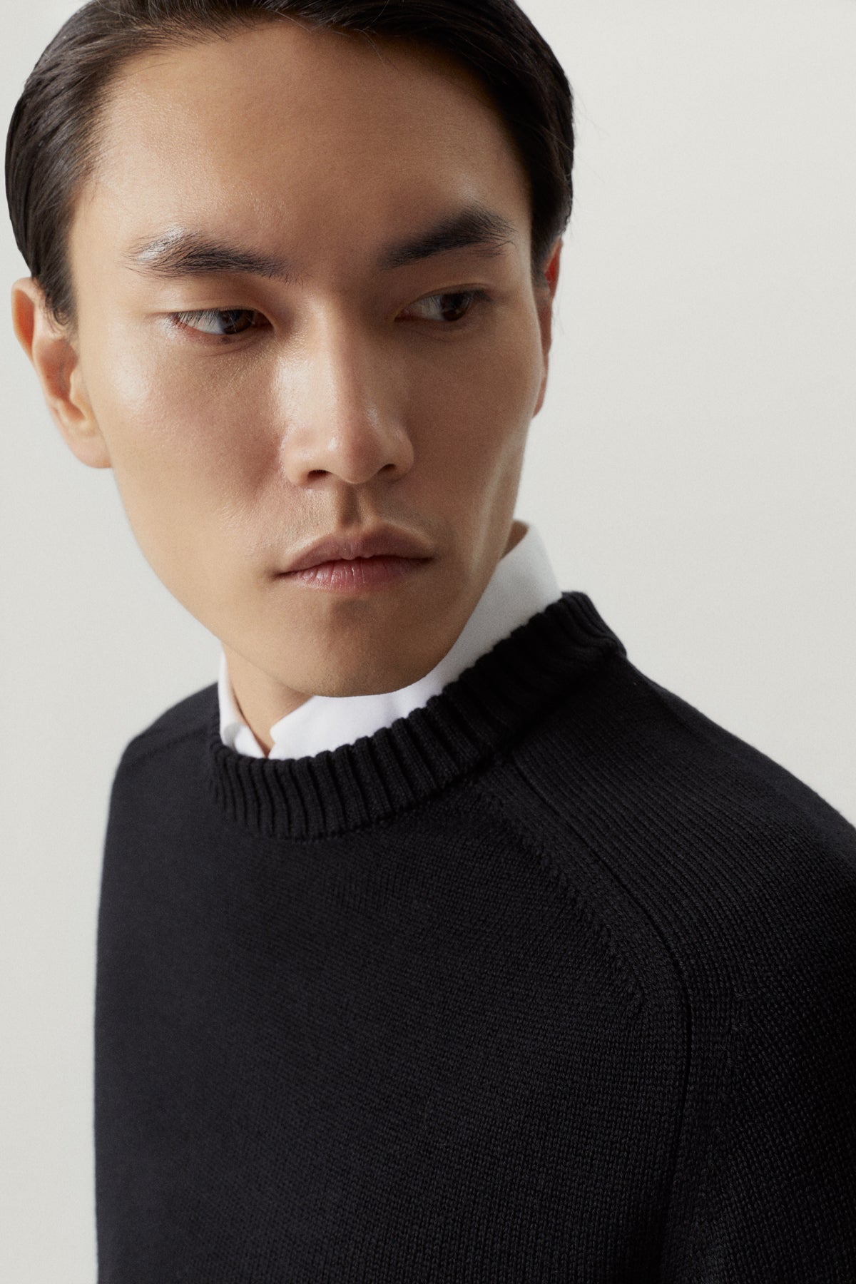 the merino wool saddle shoulder sweater black