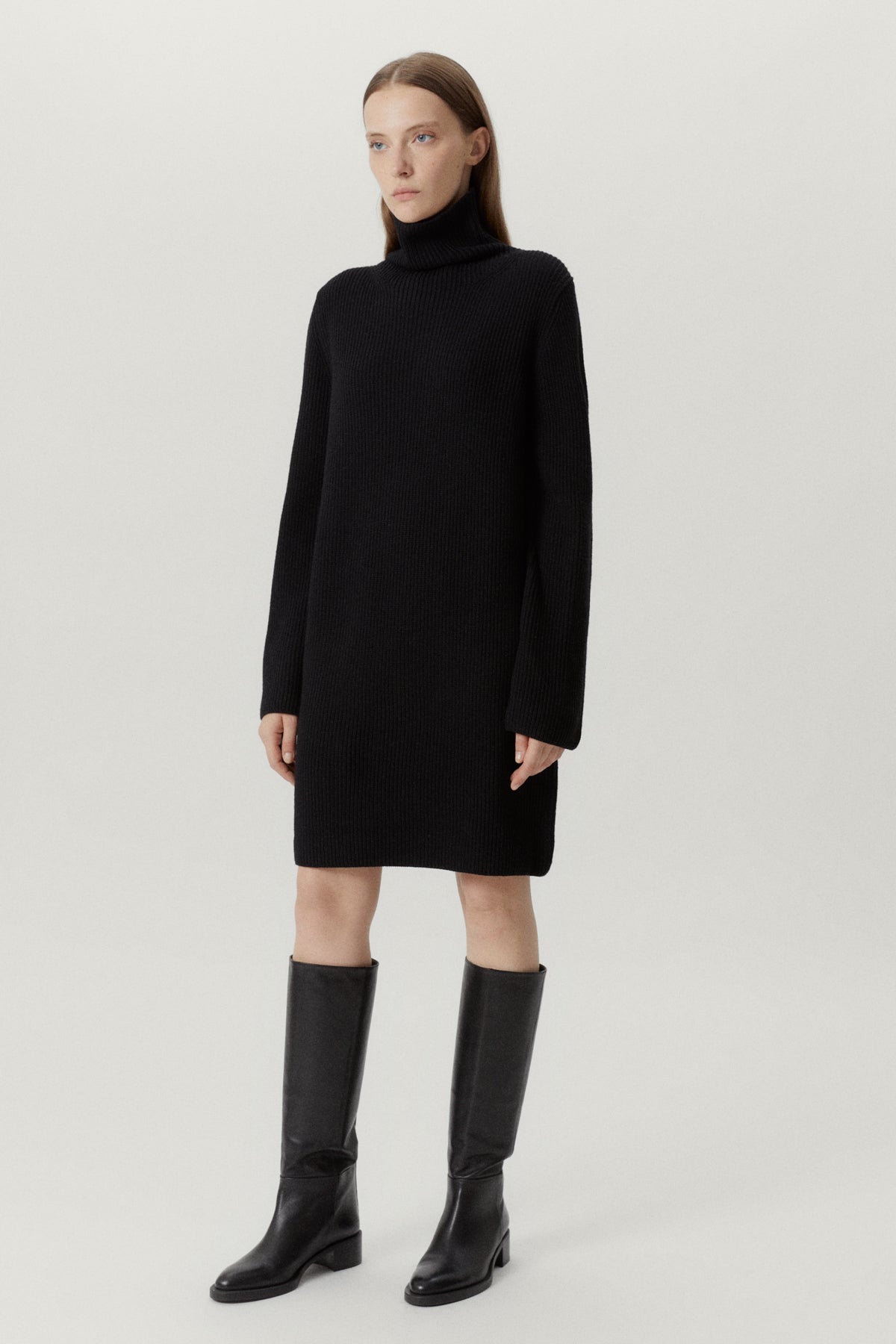 the merino wool short ribbed dress black