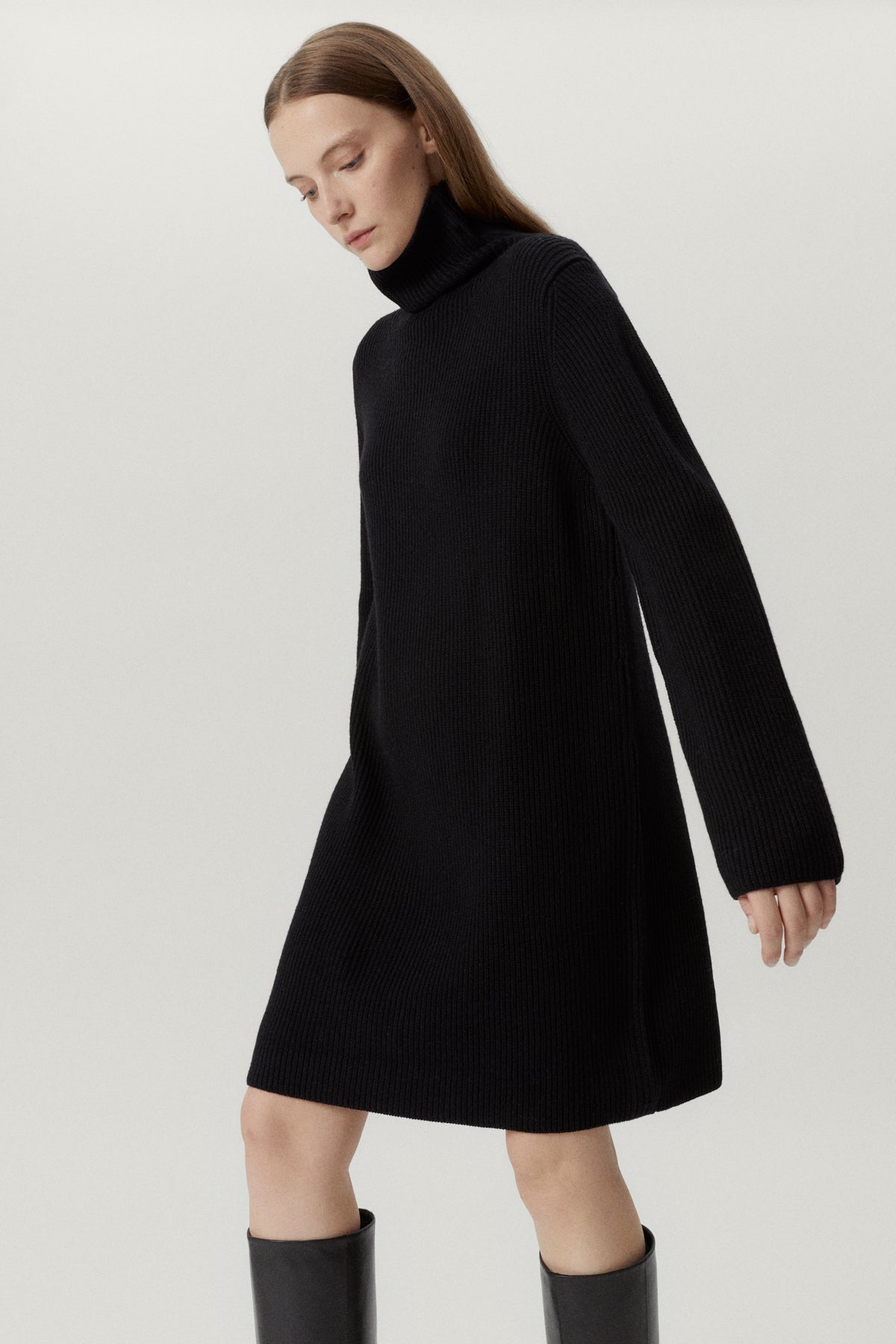 the merino wool short ribbed dress black
