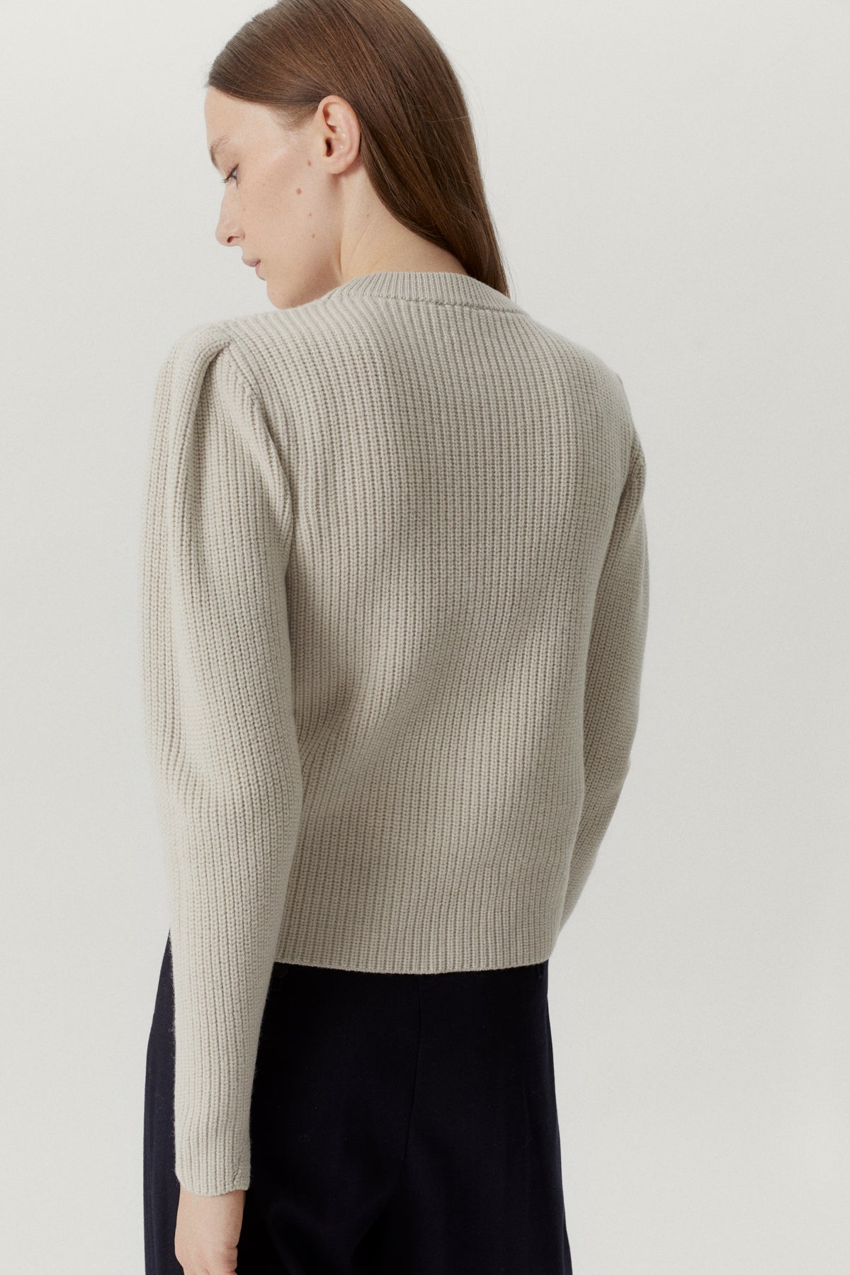 the merino wool sweater with pinces pearl