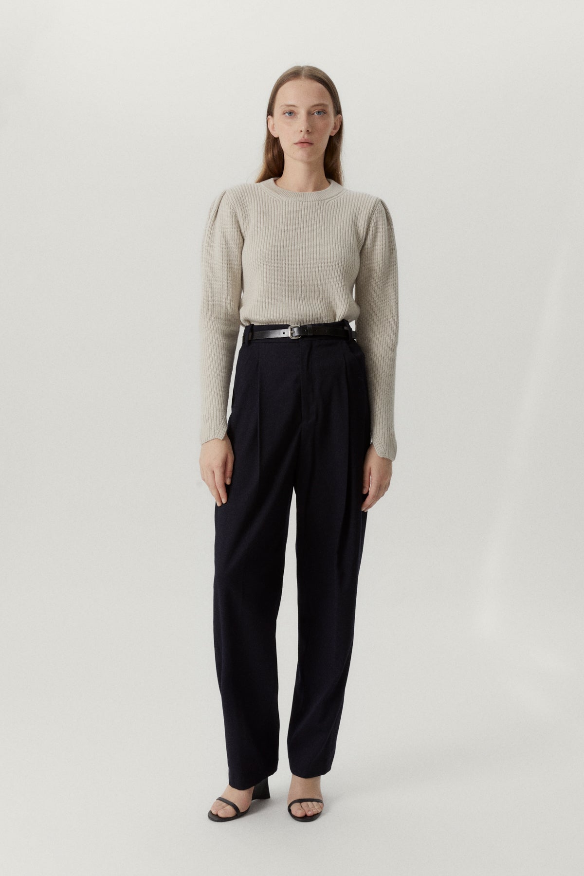 the merino wool sweater with pinces pearl
