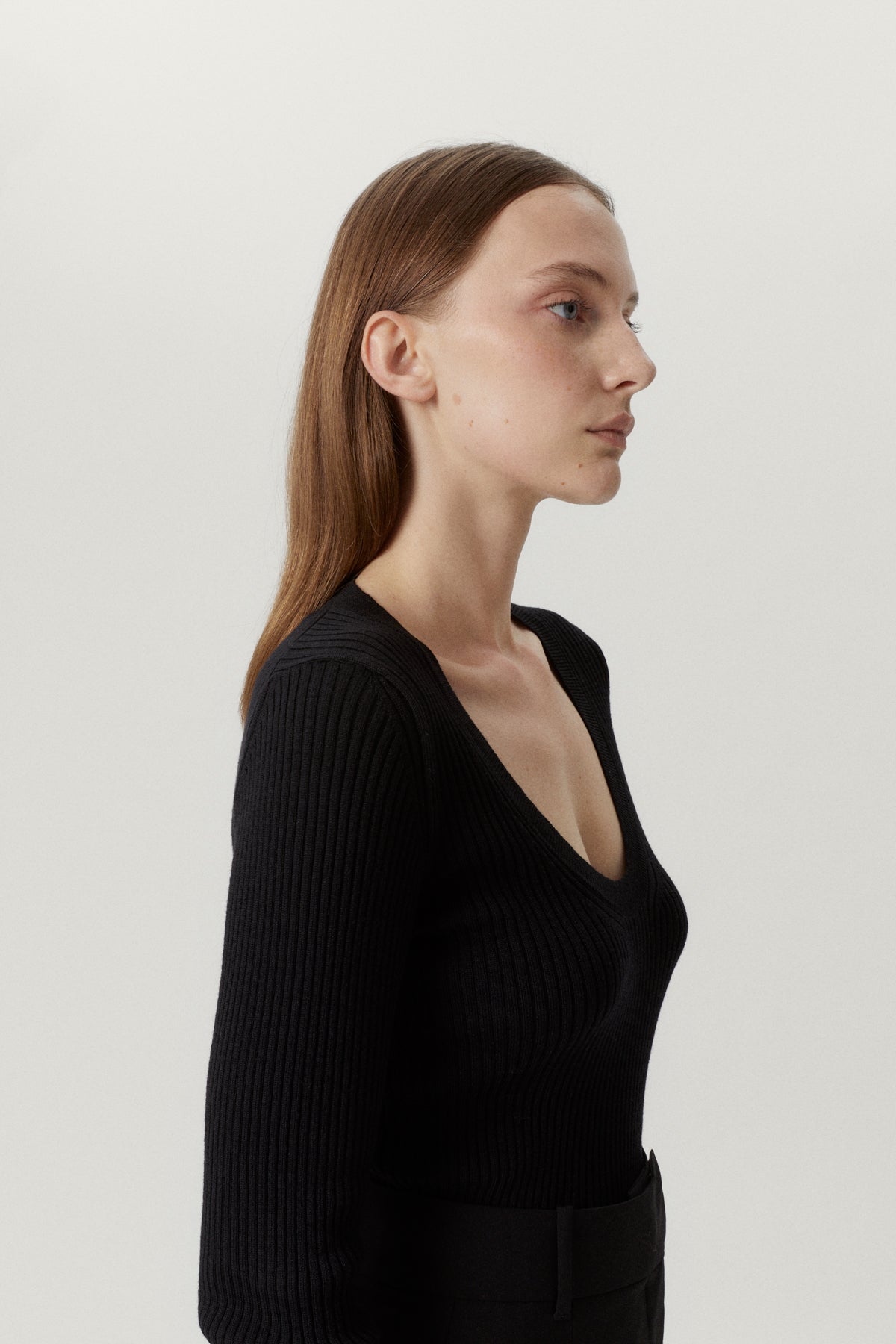 the merino wool u neck sweater black