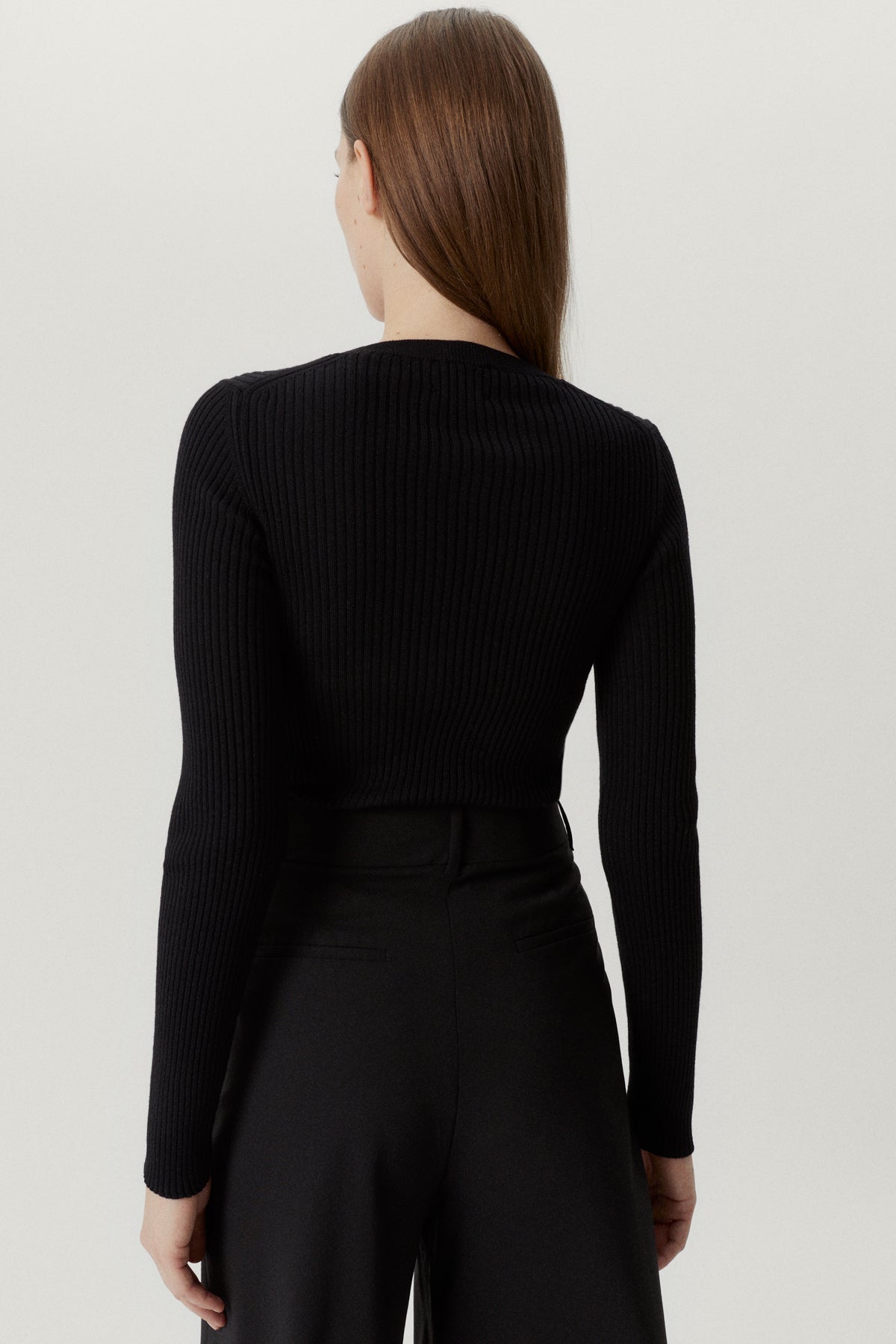 the merino wool u neck sweater black