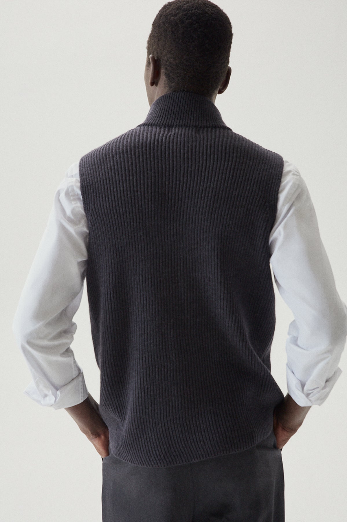 the merino wool zipped vest anthracite