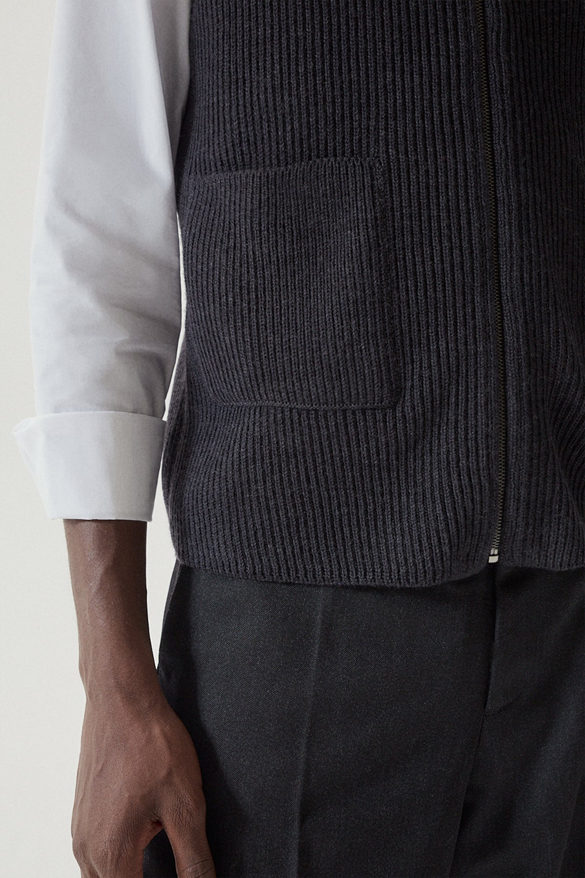 the merino wool zipped vest anthracite