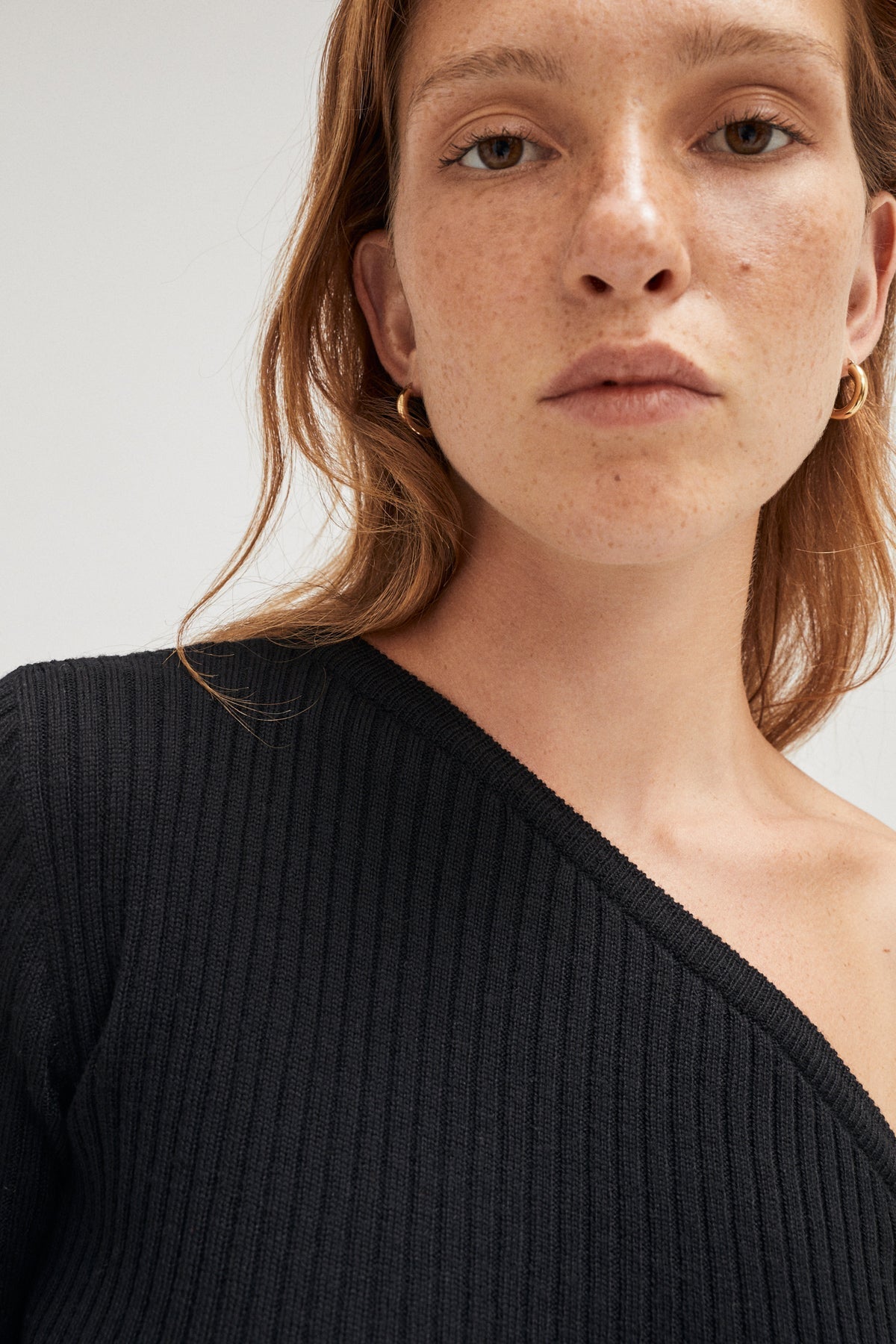 the merino wool one shoulder top black