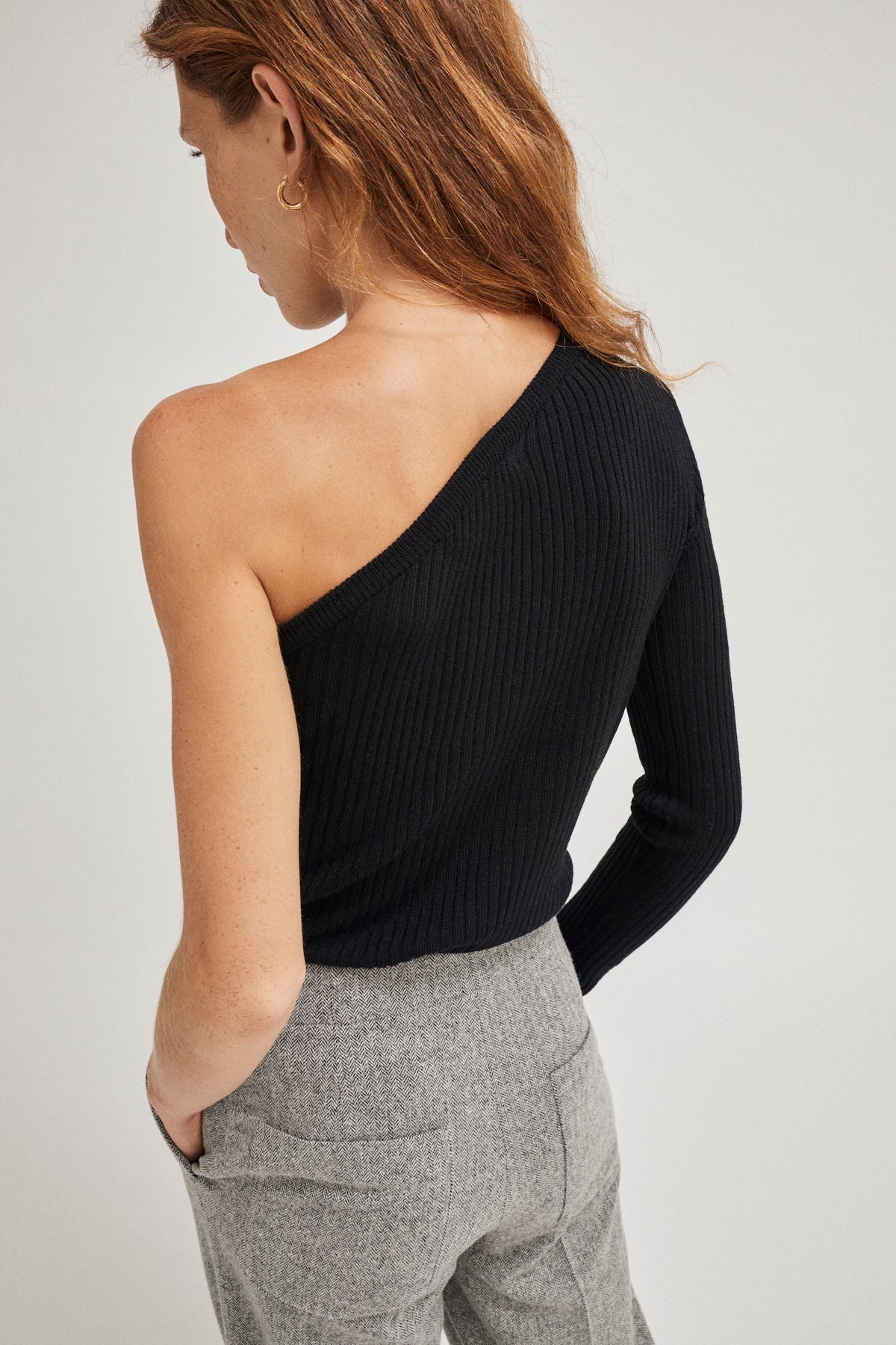 the merino wool one shoulder top black