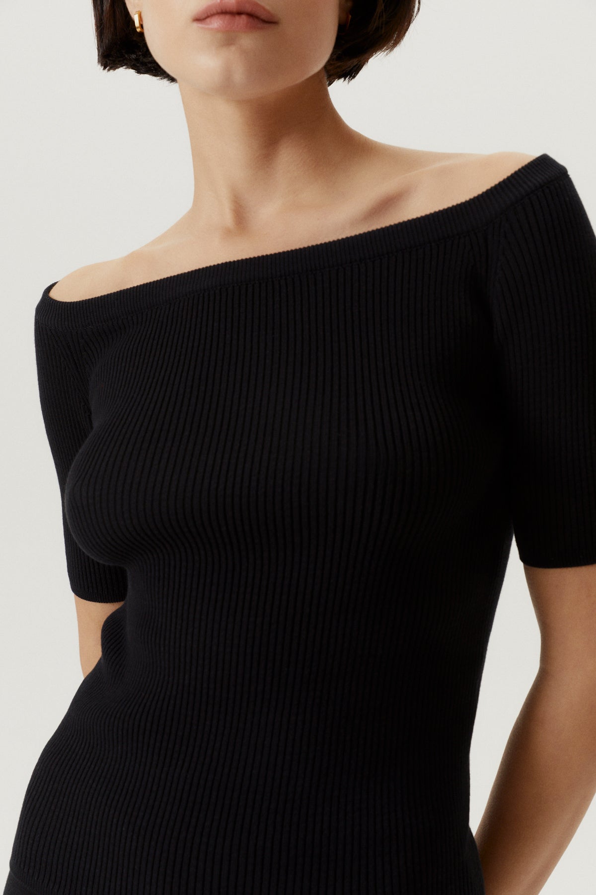 the organic cotton off the shoulder top black