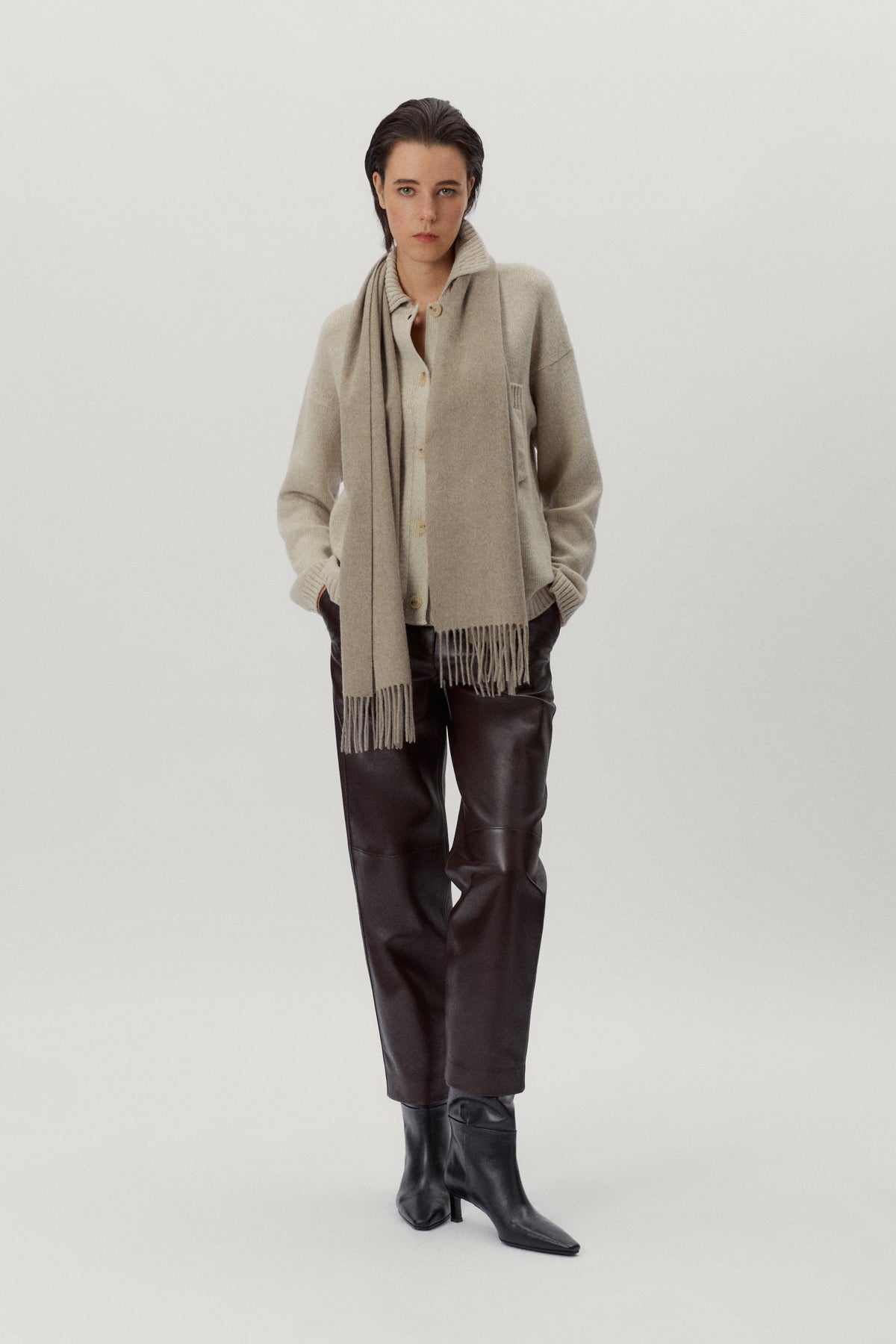 the regenerated cashmere scarf beige