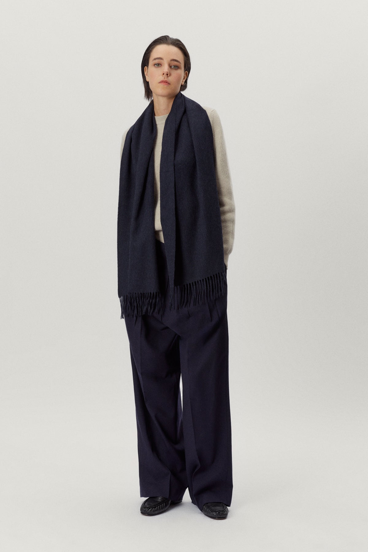 the regenerated cashmere scarf dark blue