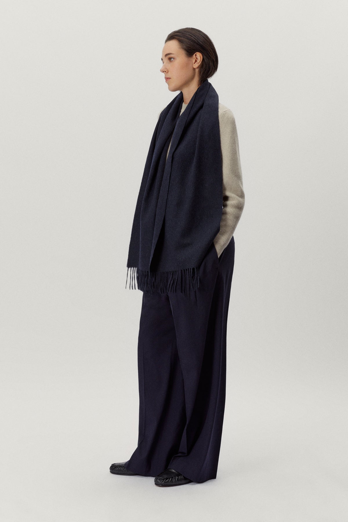 the regenerated cashmere scarf dark blue