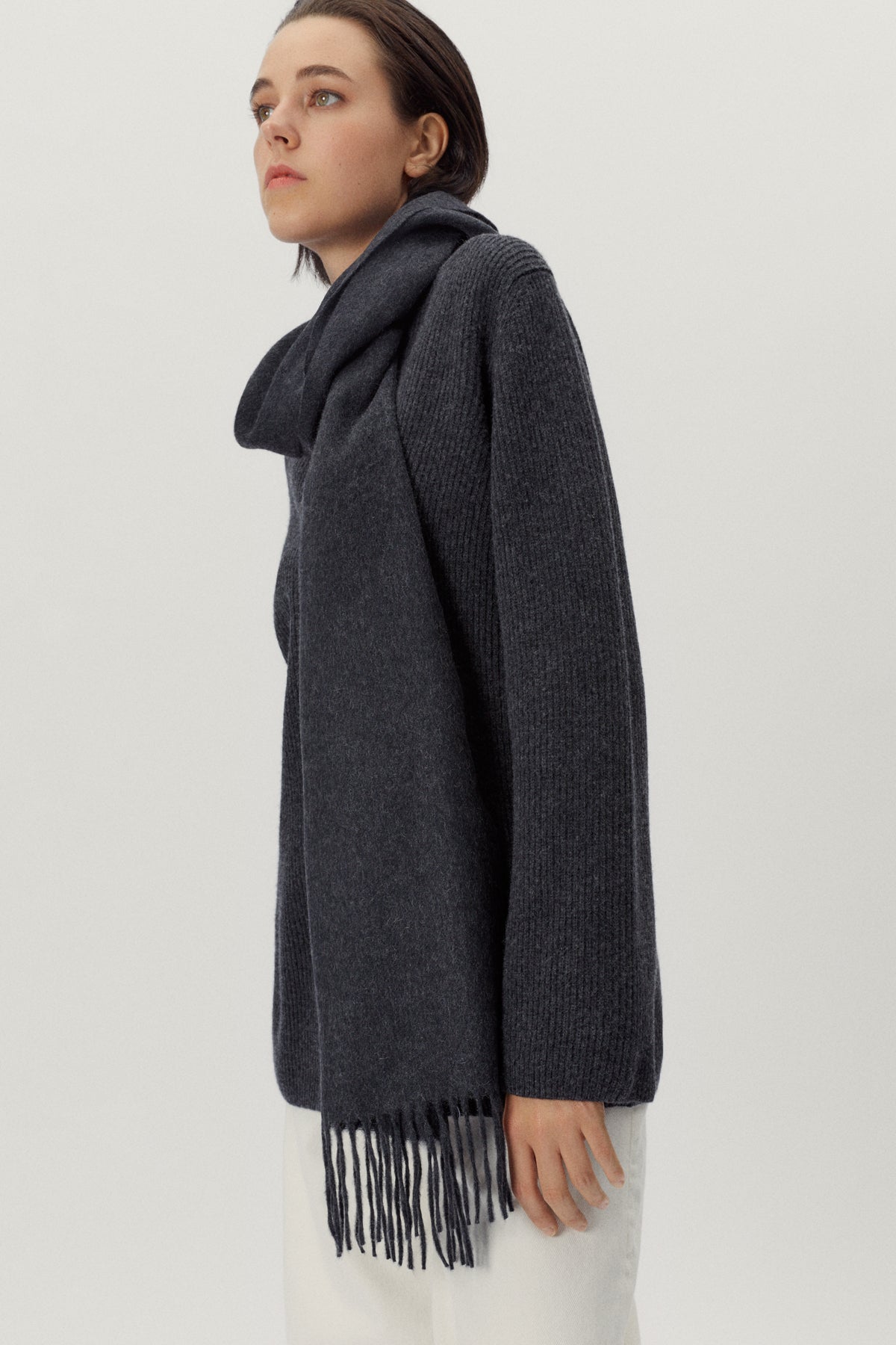 the regenerated cashmere scarf dark grey