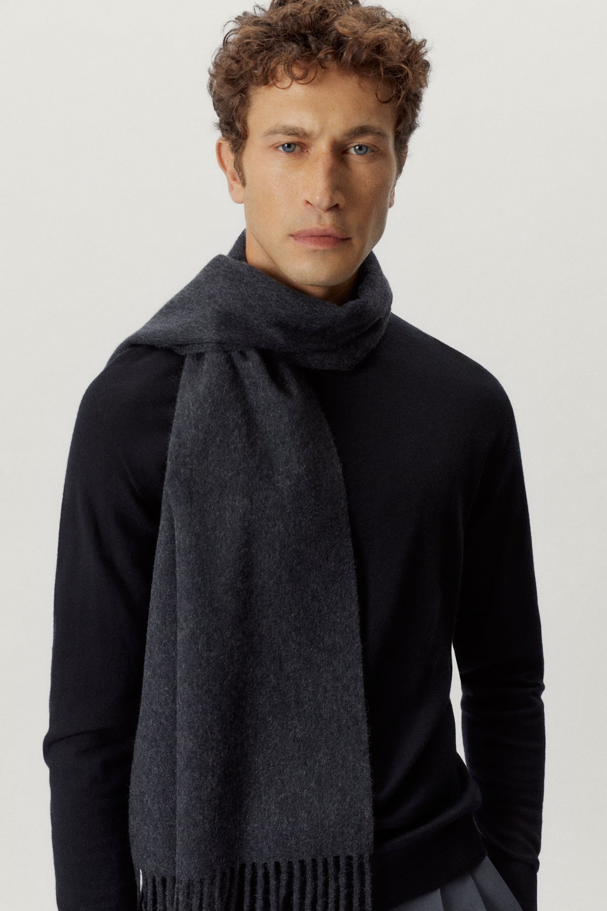 the regenerated cashmere scarf dark grey