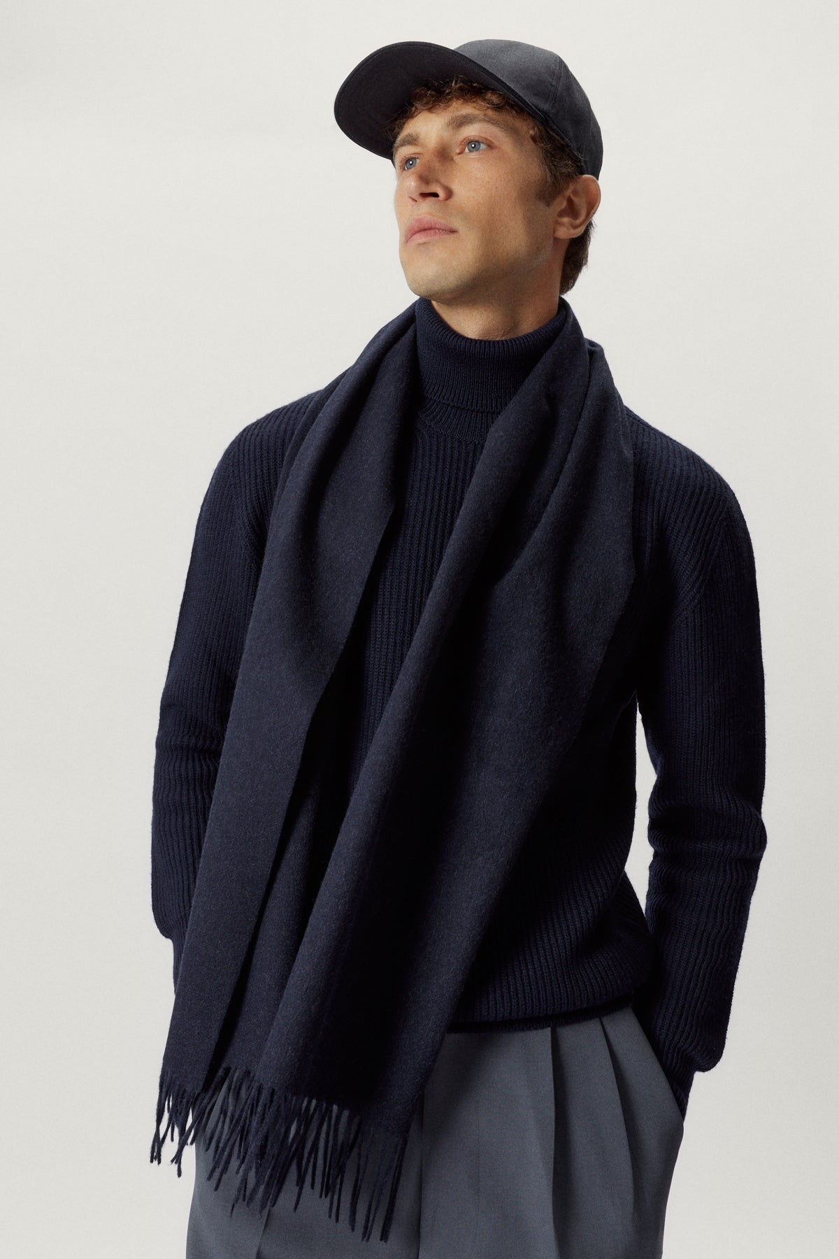 the regenerated cashmere scarf dark blue