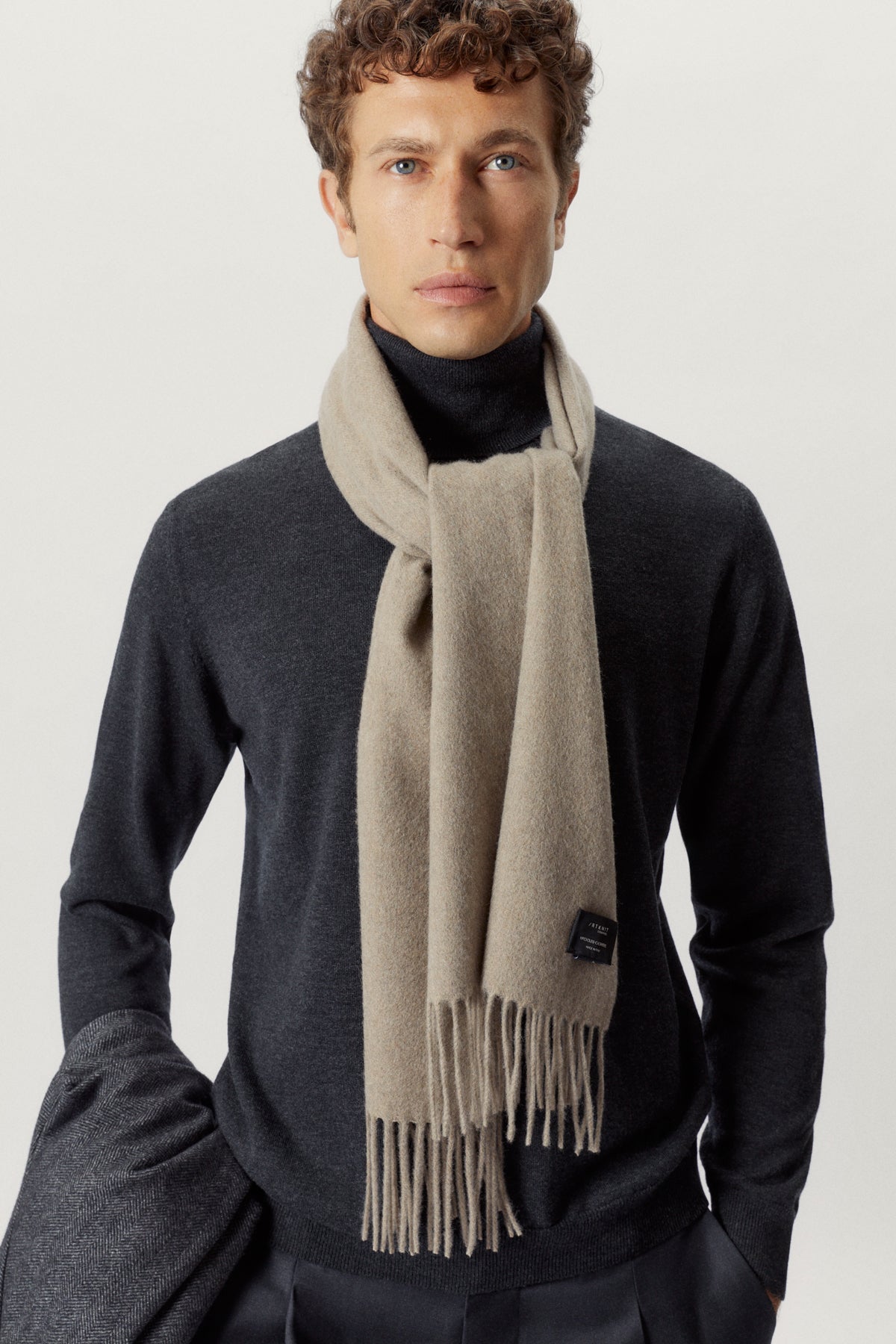 the regenerated cashmere scarf beige