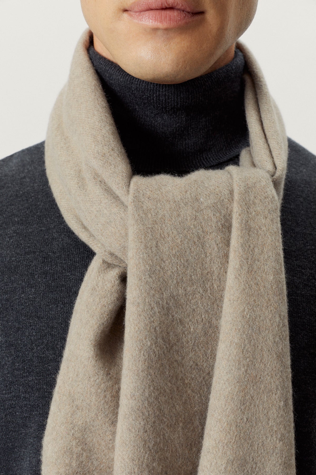 the regenerated cashmere scarf beige