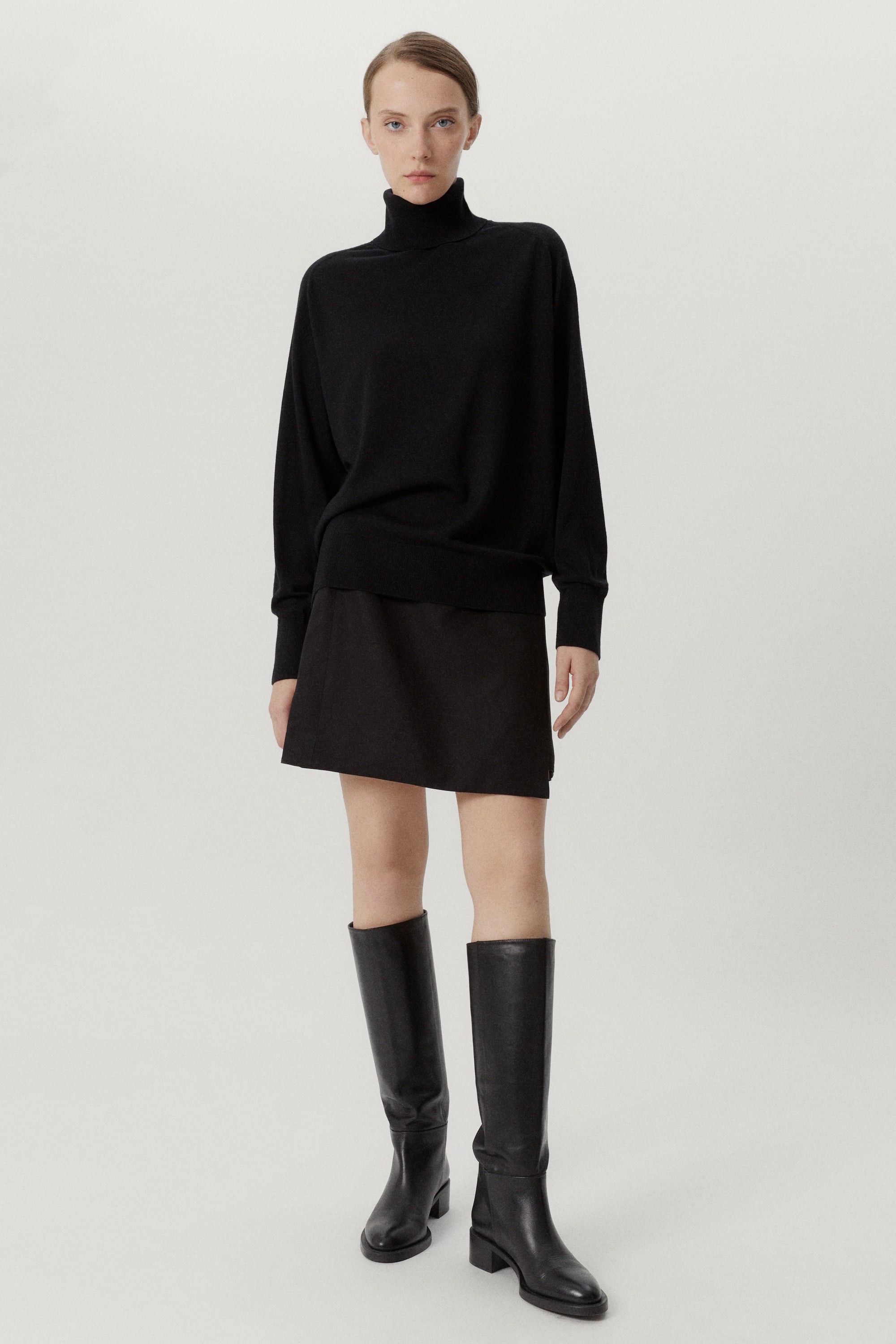 the ultrasoft wool relaxed roll neck black