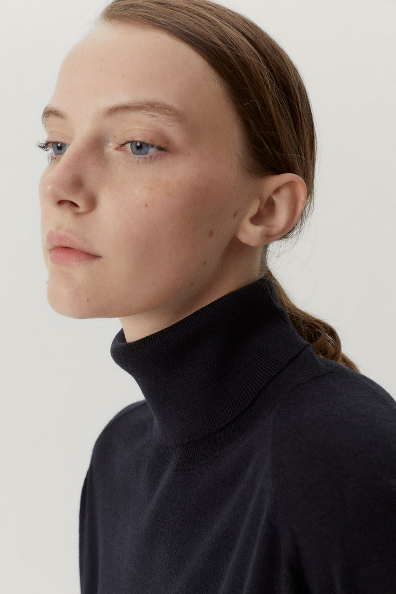 Midnight Blue | The Ultrasoft Wool Relaxed Roll-Neck