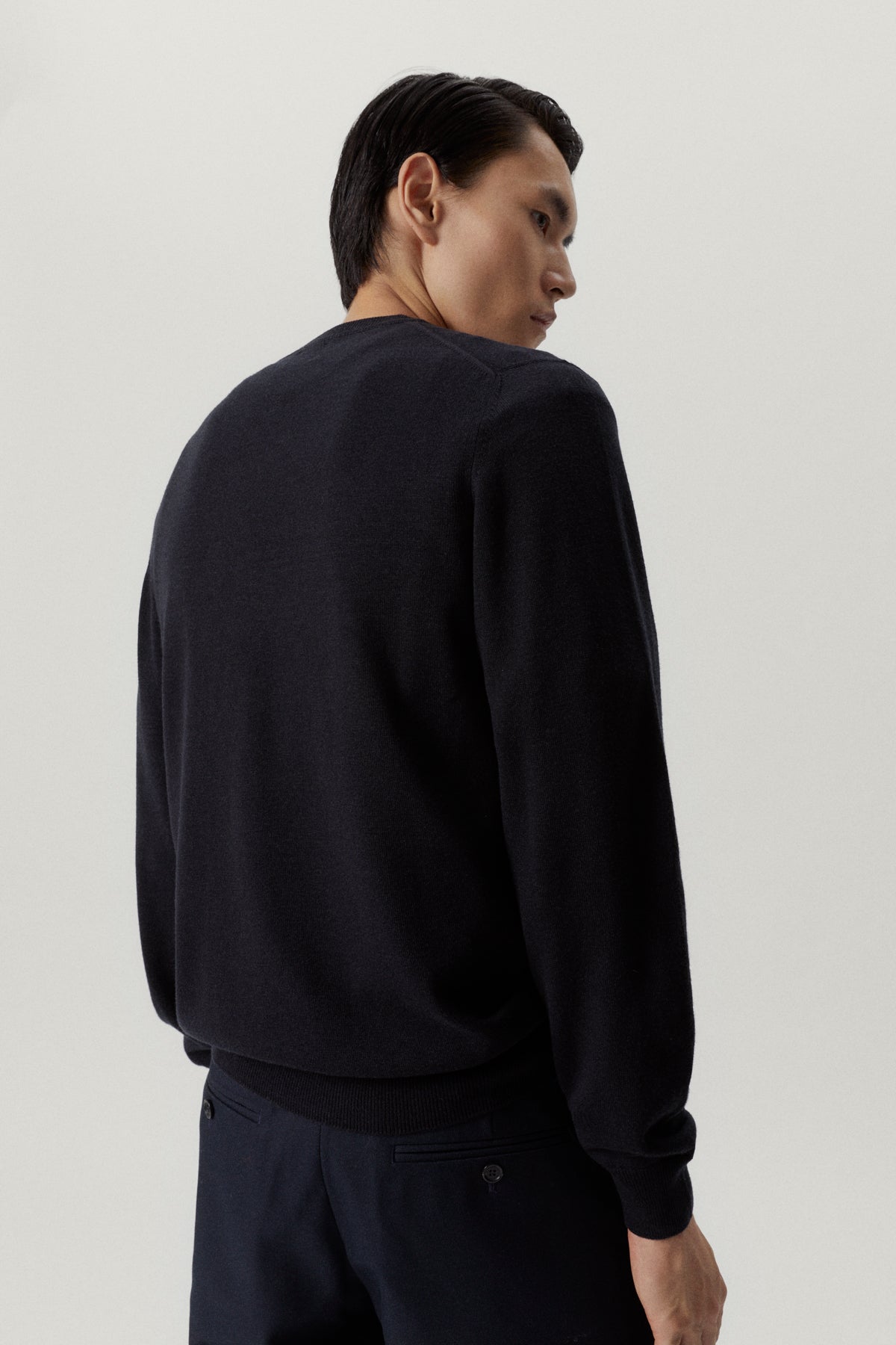 the ultrasoft round neck sweater midnight blue