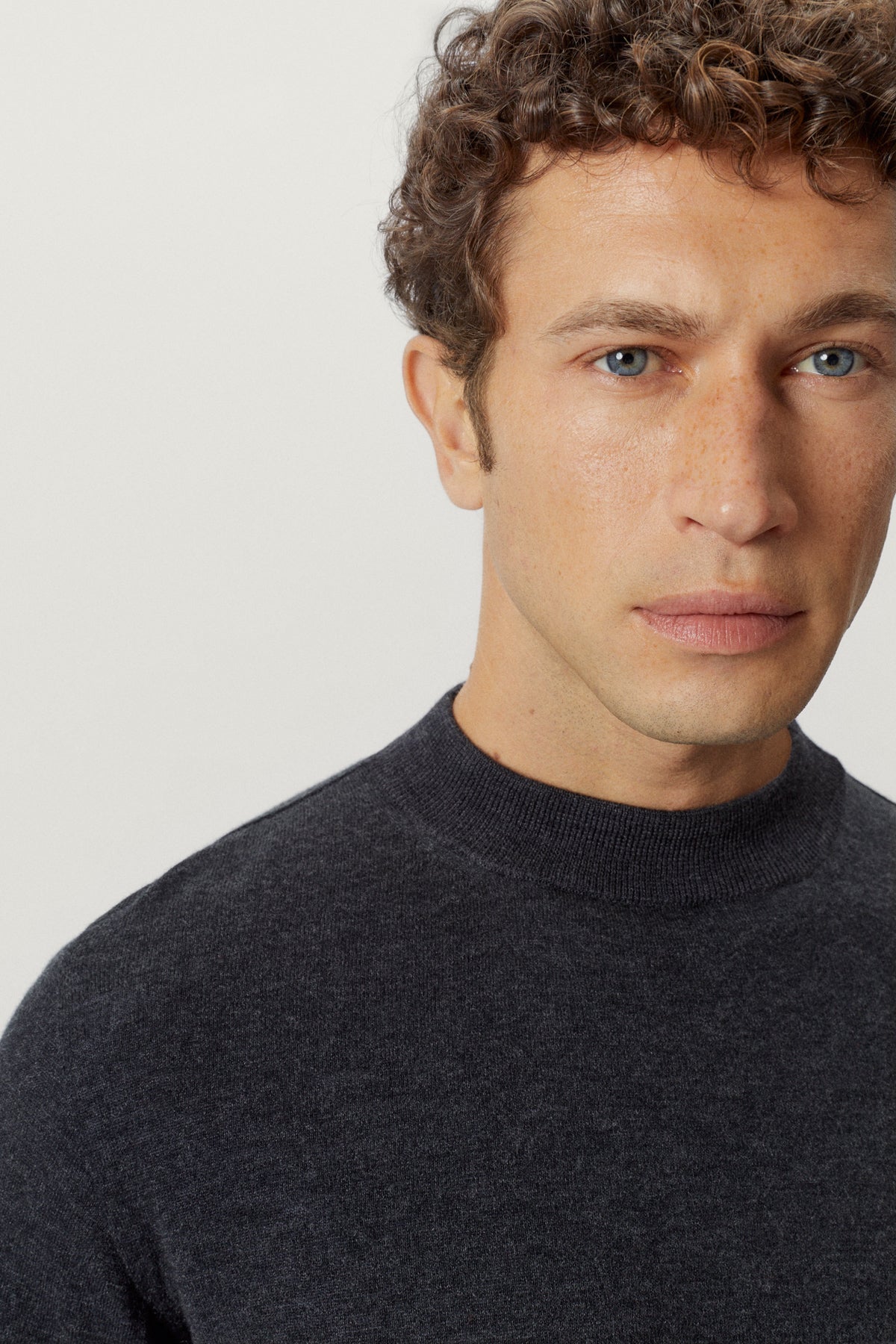 the ultrasoft wool mock neck anthracite melange