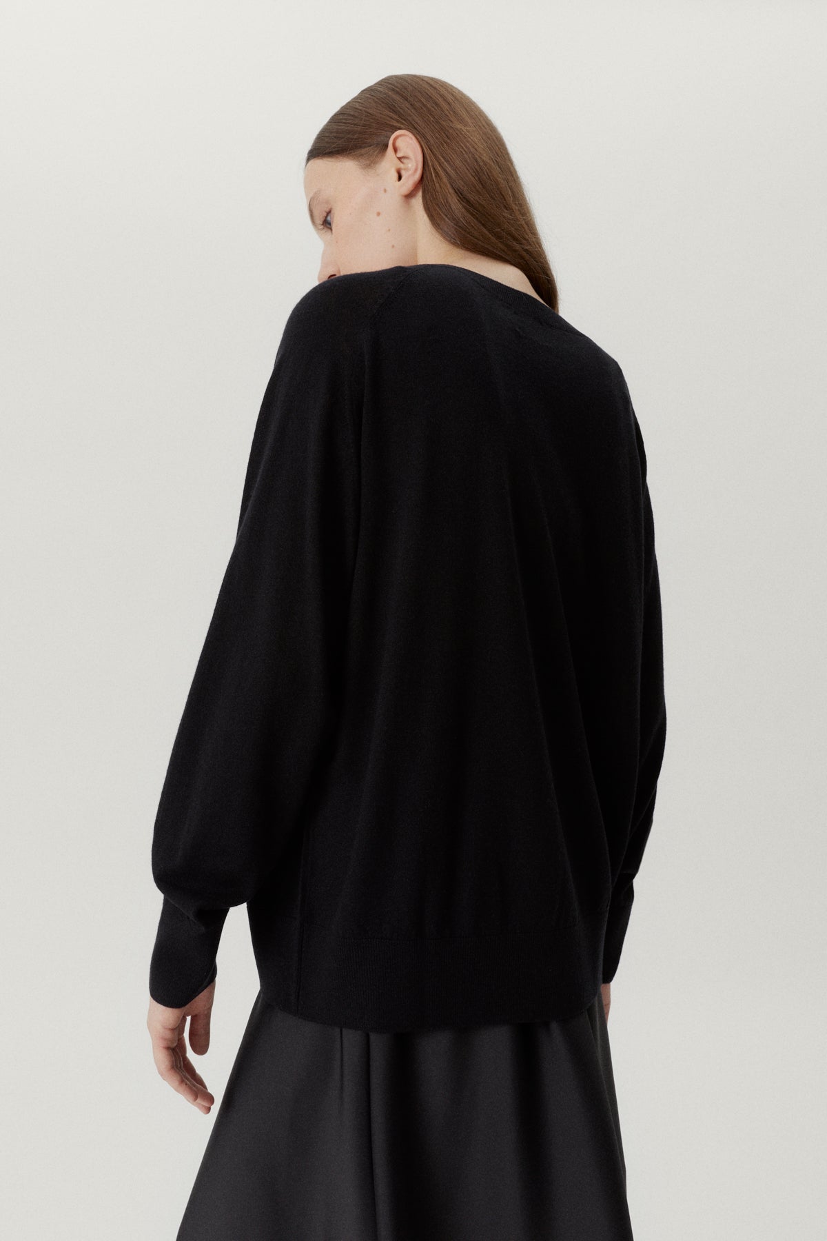 Black | The Ultrasoft Wool Relaxed V-neck