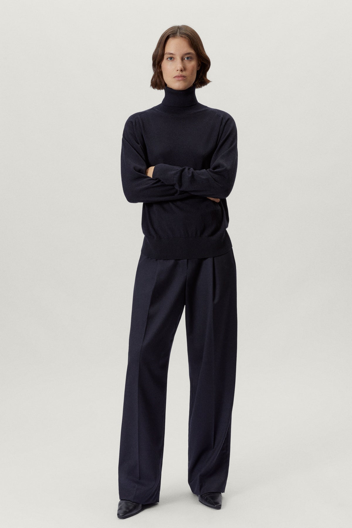 the wool tailored pants with pinces w blue navy