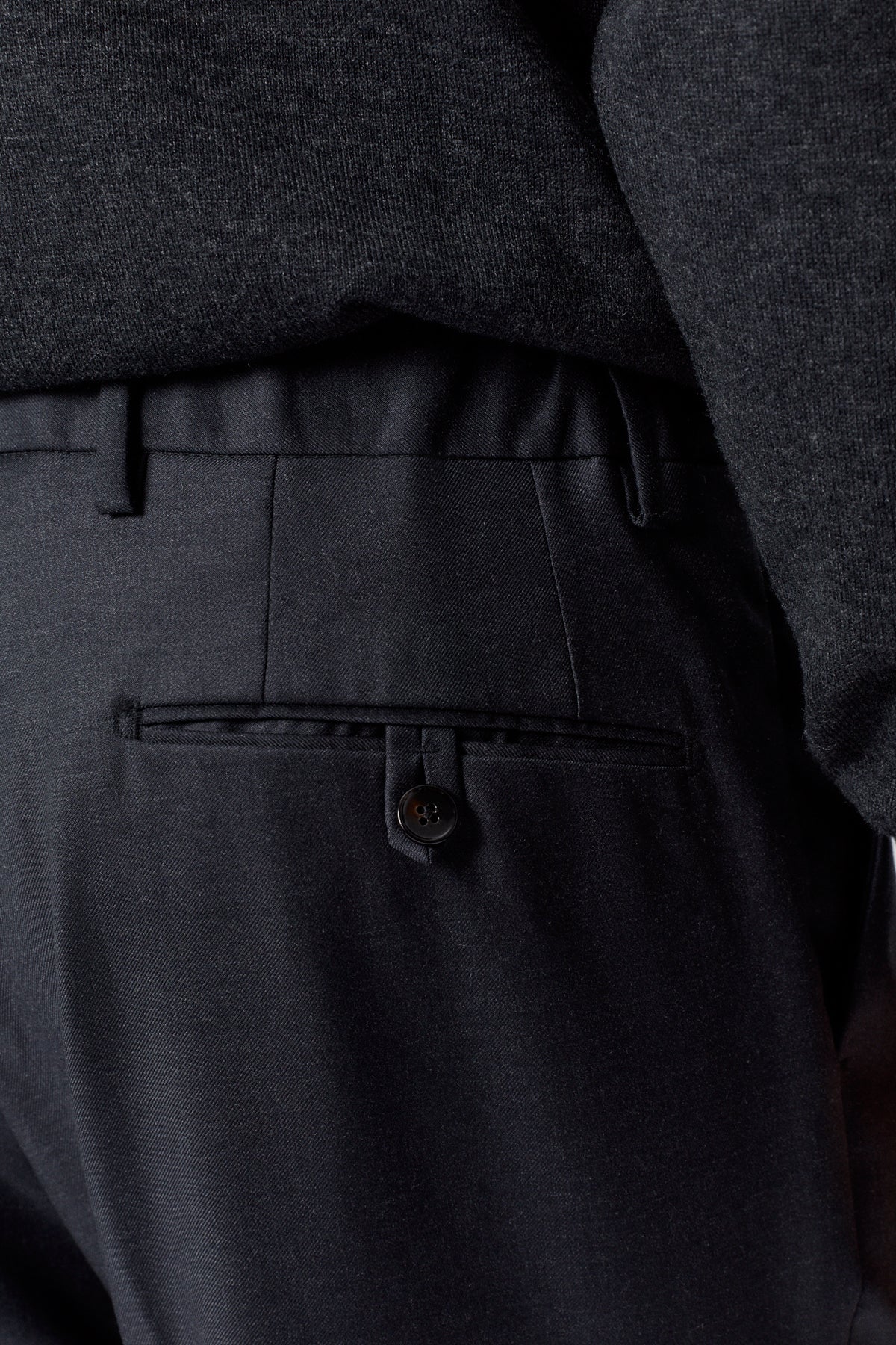 the wool tailored pants with pinces anthracite grey