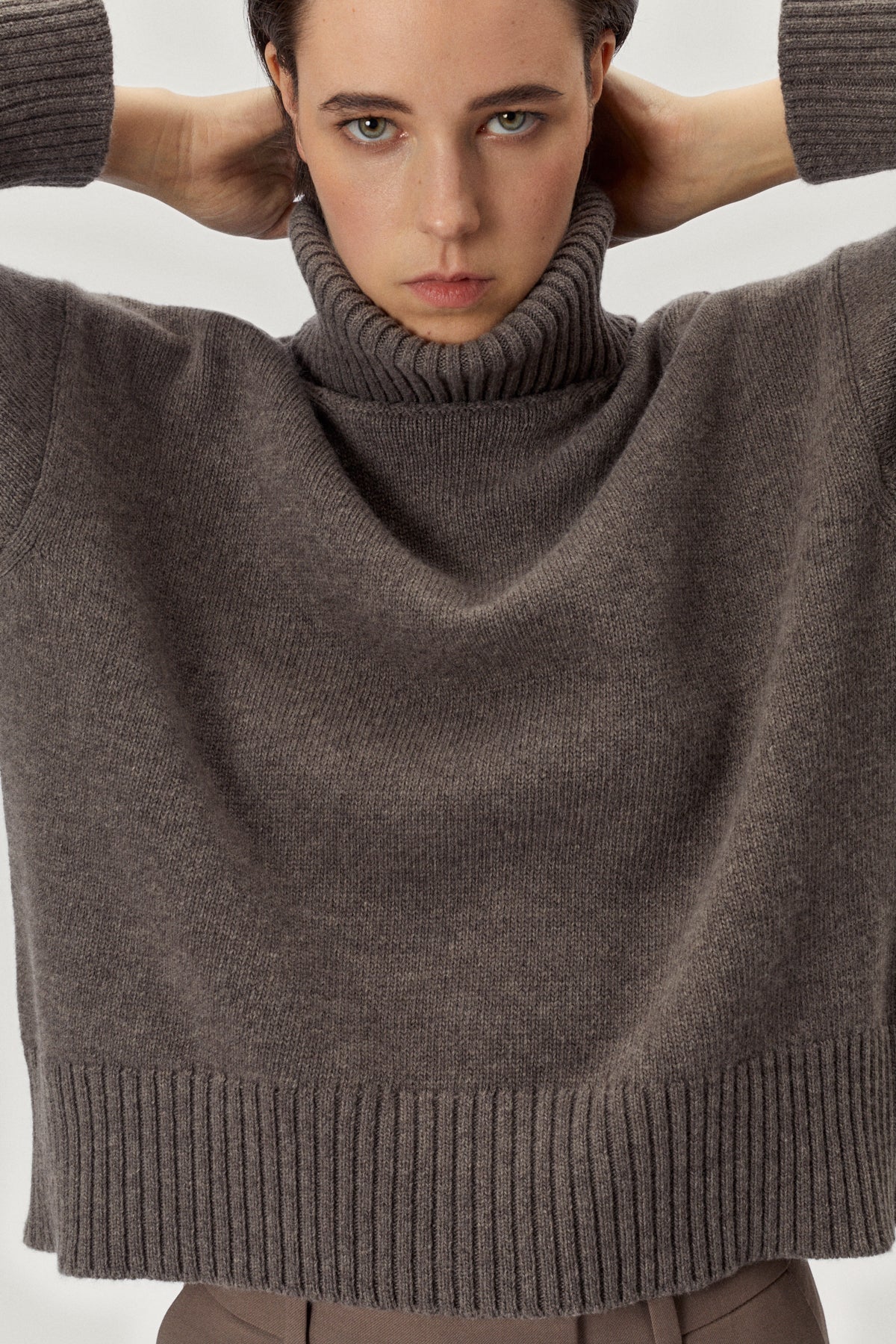 The Woolen Chunky Roll-Neck - taupe