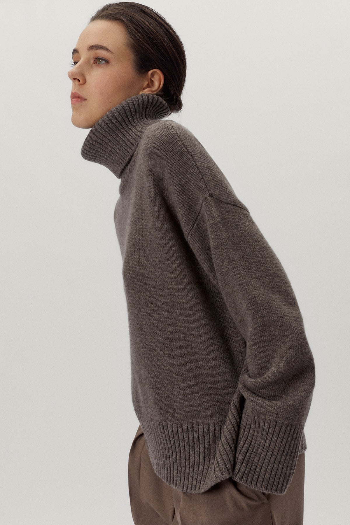 The Woolen Chunky Roll-Neck - taupe